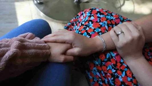 Main dans la main doula