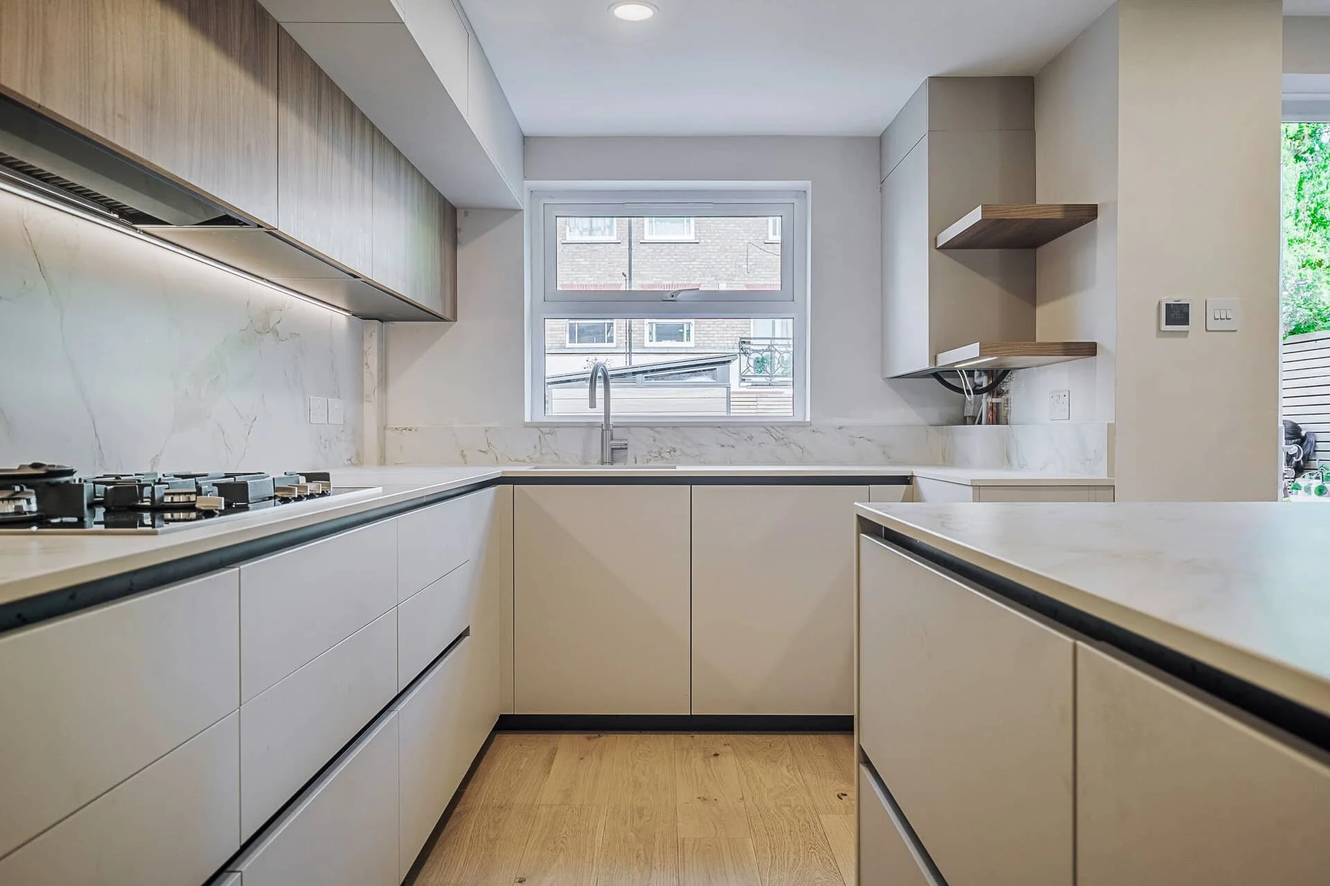Puccini_kitchens_white_marble_P2198586.jpeg