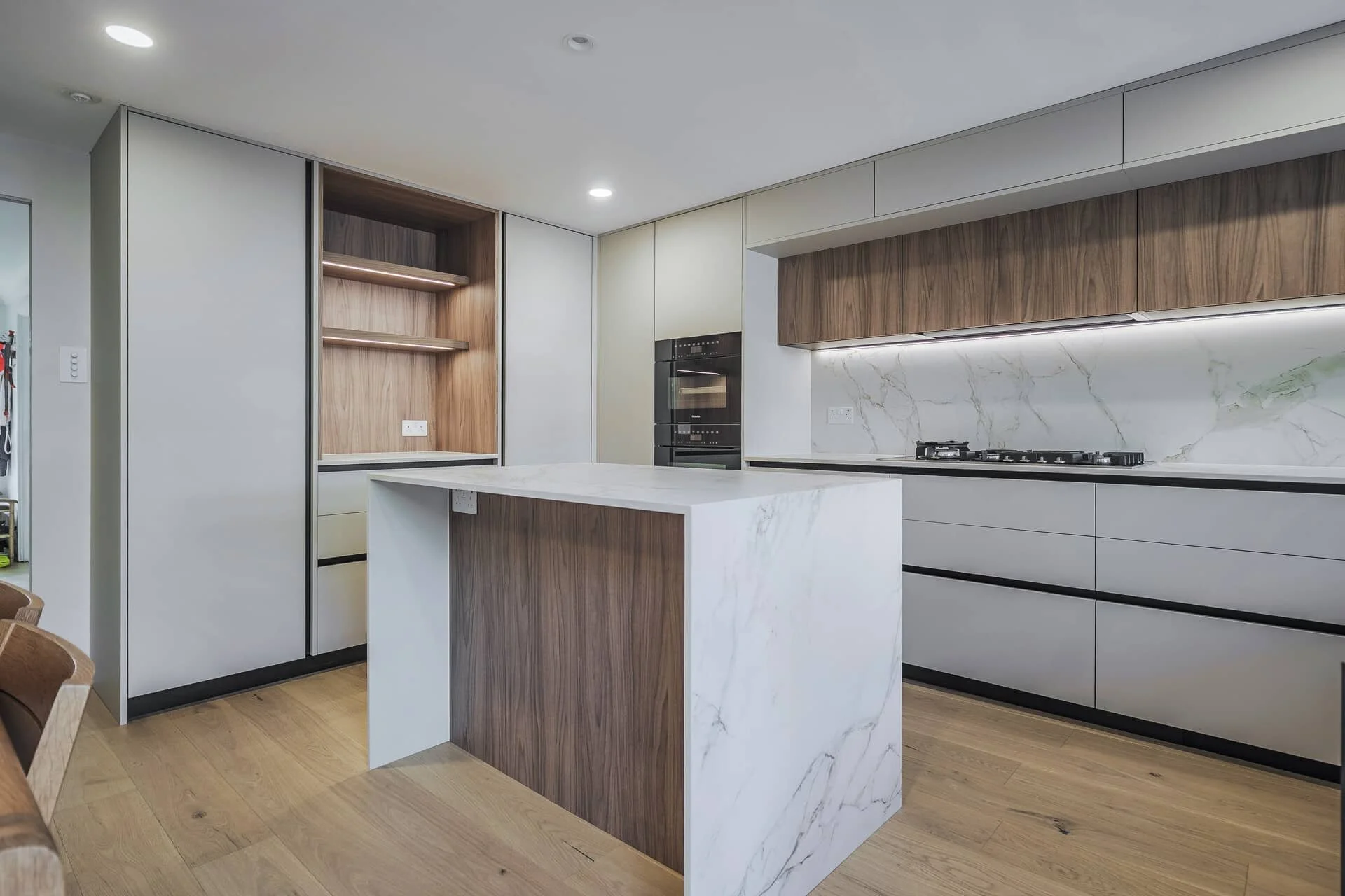 Puccini_kitchens_white_marble_P2198596.jpeg