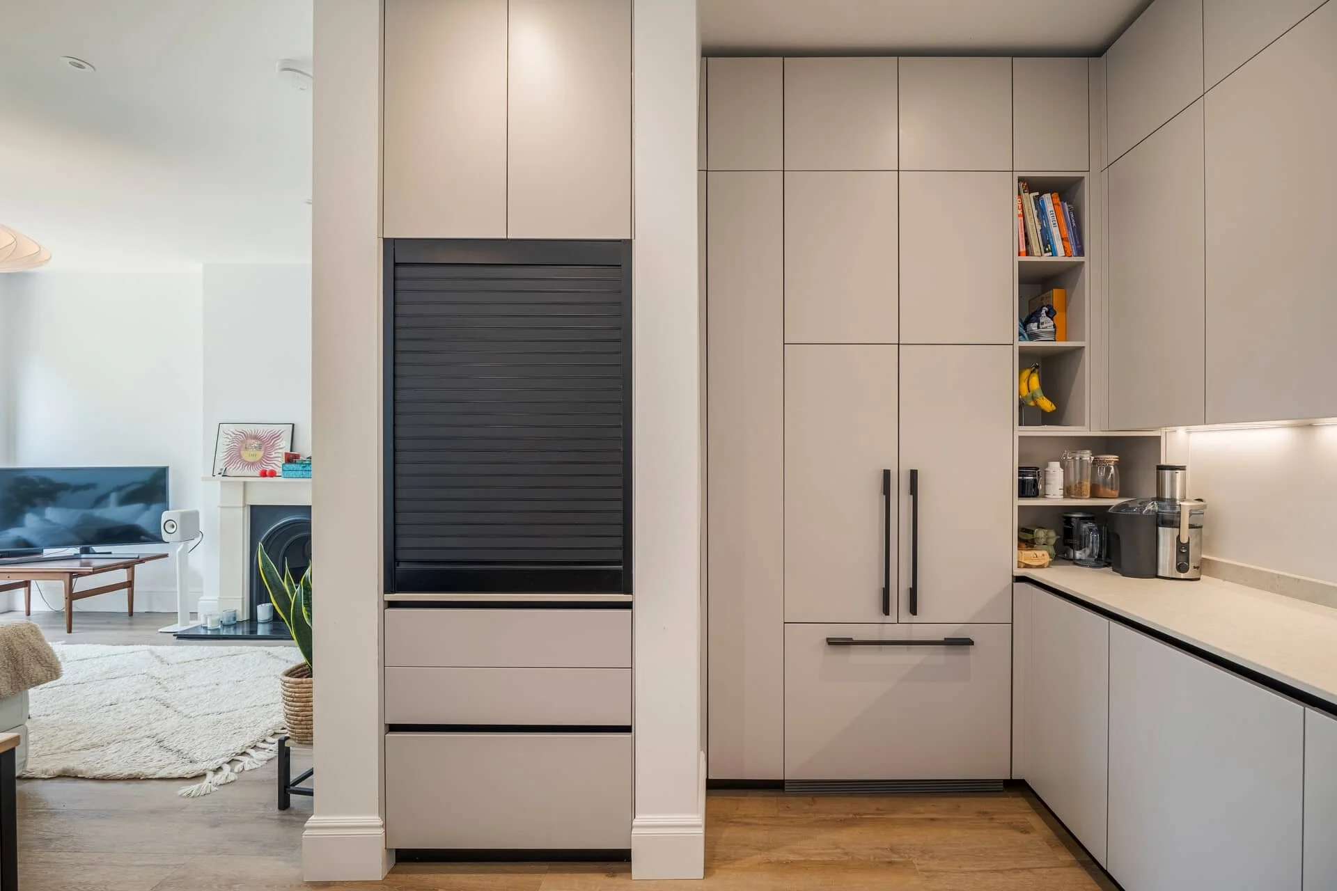 Puccini_kitchens_grey and black_P2259279.jpg