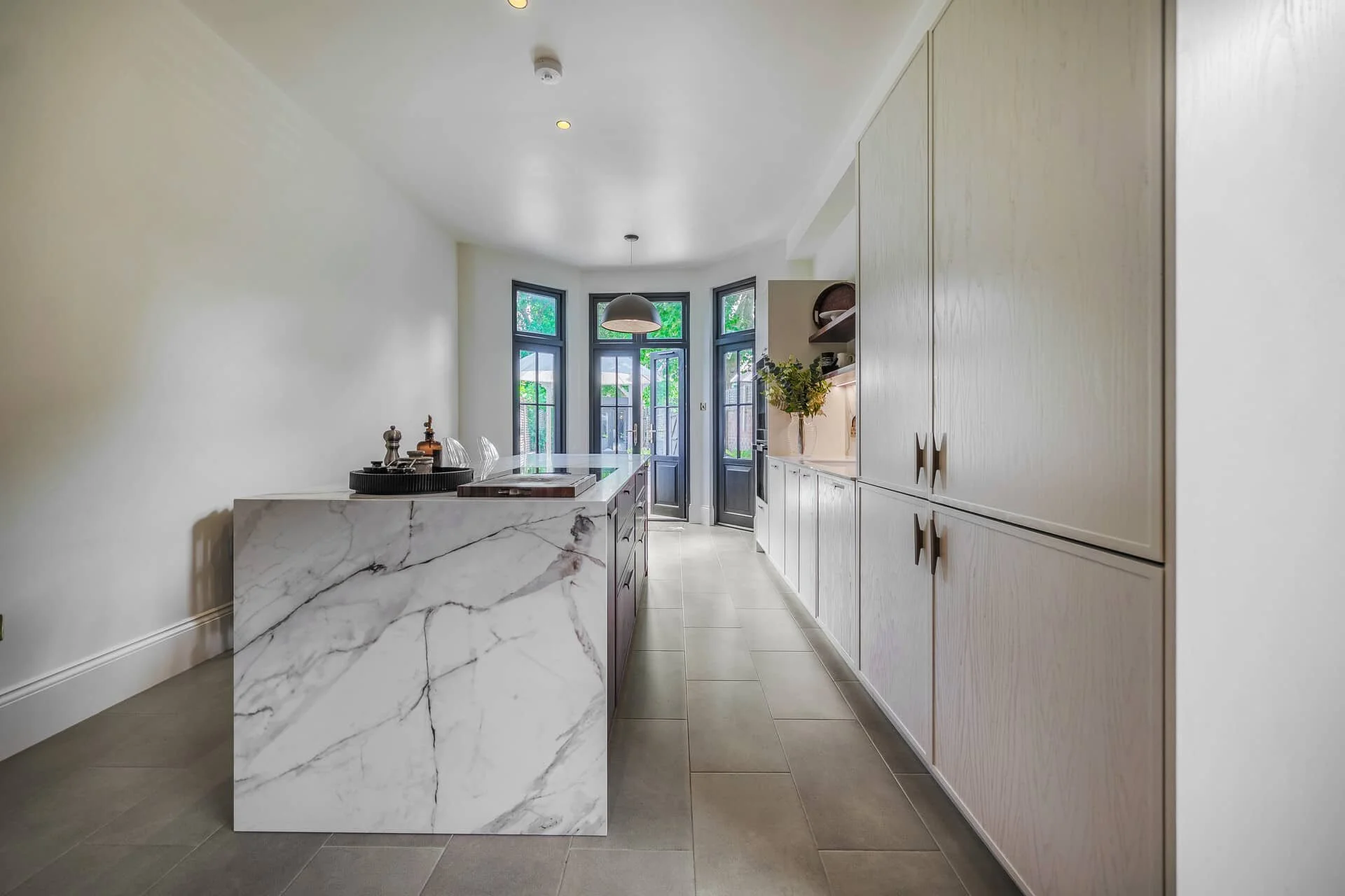 Puccini_kitchens_white and wood_P2249173.jpg