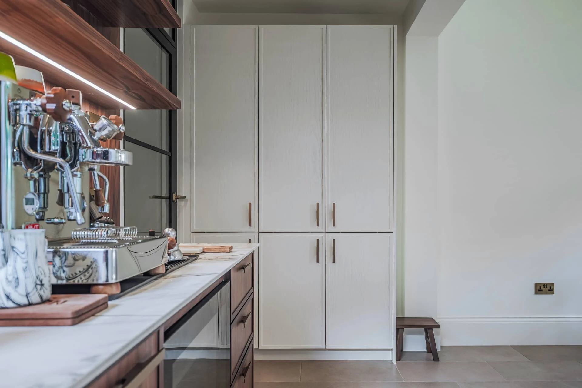 Puccini_kitchens_white and wood_P2249128.jpg