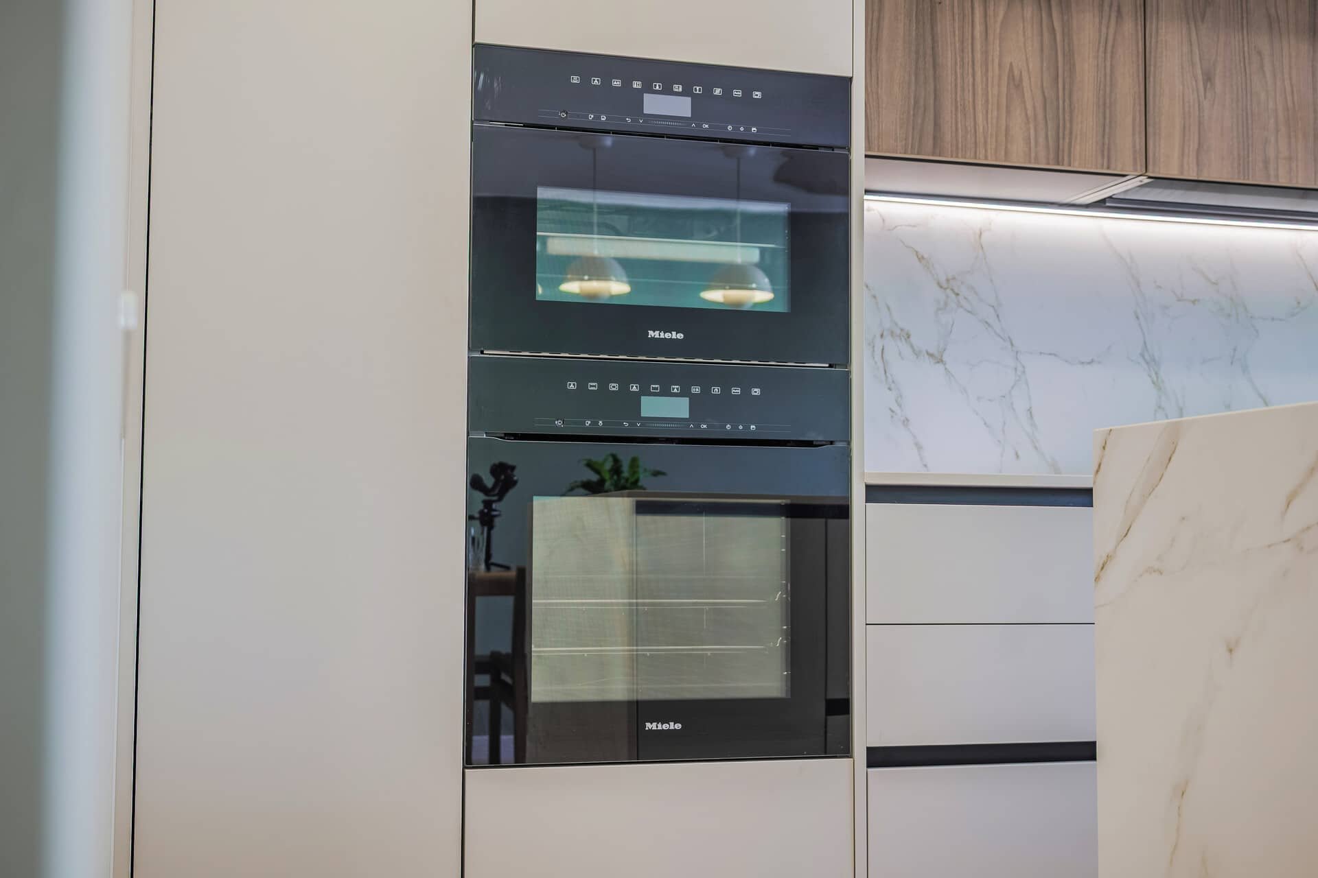 Puccini_kitchens_white_marble_P2198641.jpeg