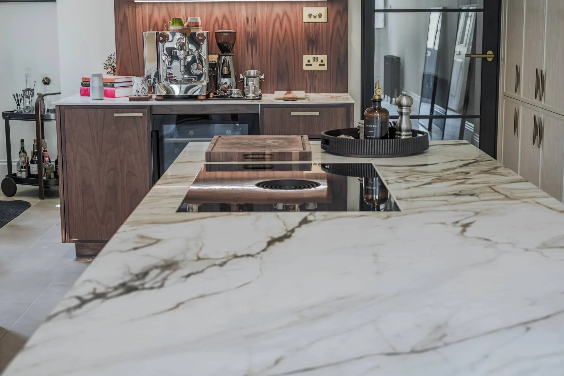 Puccini_kitchens_white and wood_P2249203.jpg