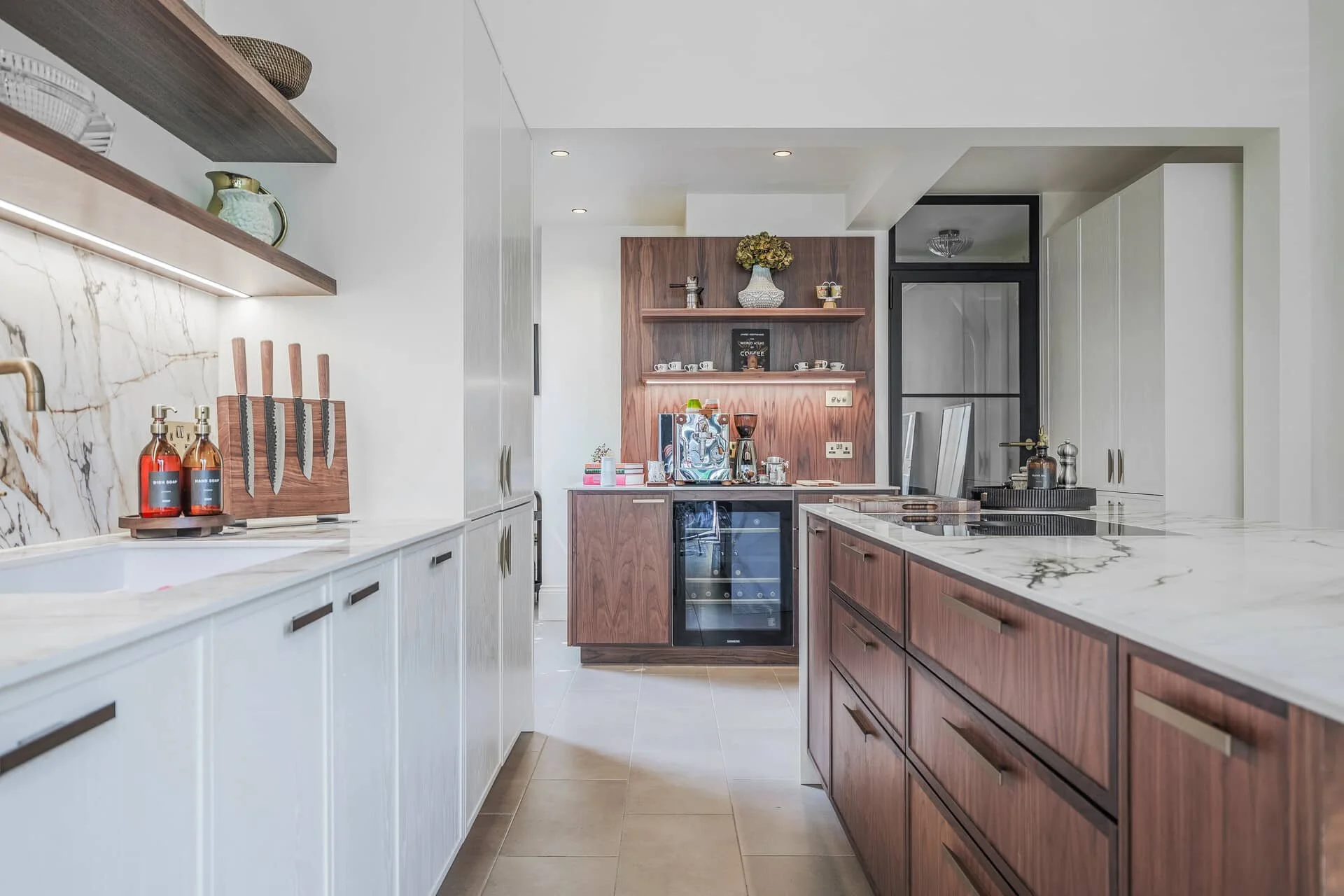 Puccini_kitchens_white and wood_P2249108.jpg
