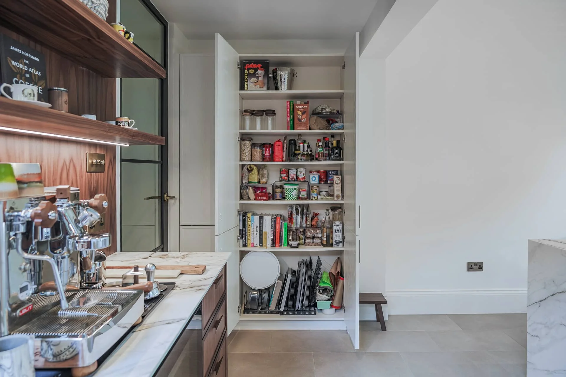 Puccini_kitchens_white and wood_P2249213.jpg