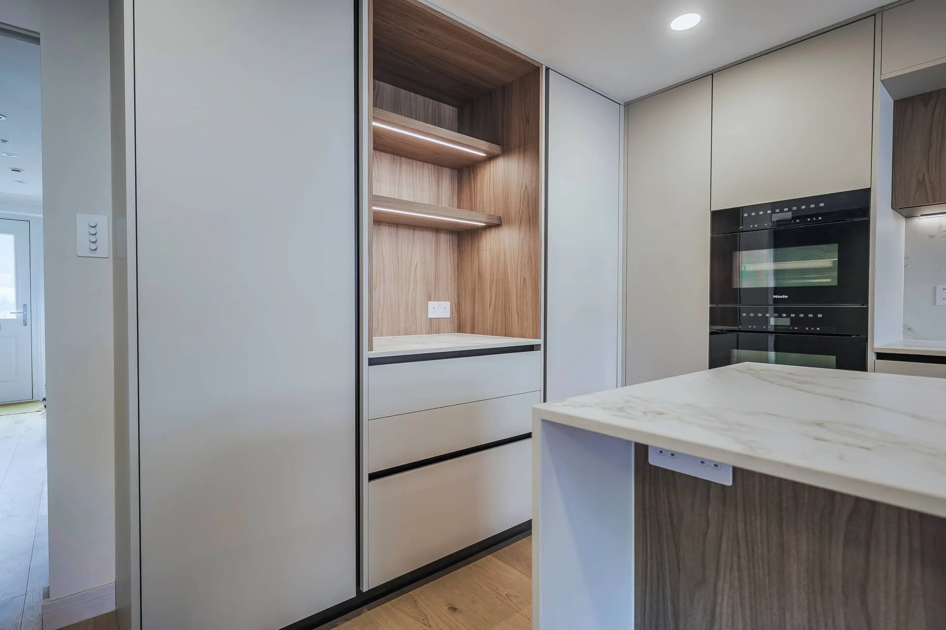 Puccini_kitchens_white_marble_P2198616.jpeg