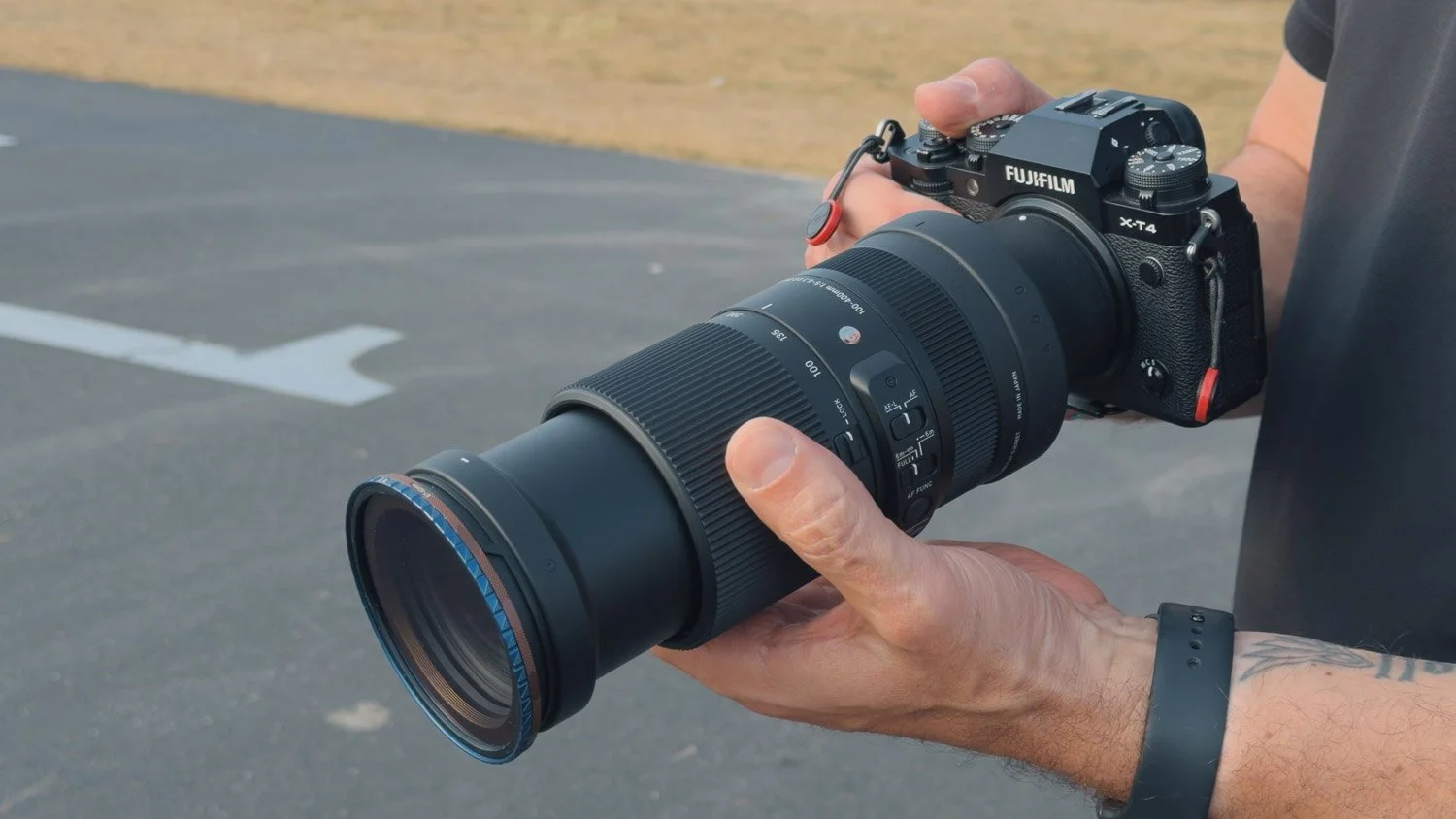 sigma 100 400mm f5 6 3 dg dn os contemporary mounted on fujifilm x t4 body