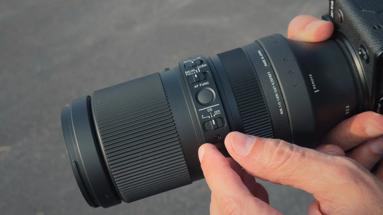 Close-up of the focus limiter, autofocus and optical stabilization controls on the Sigma 100–400mm.