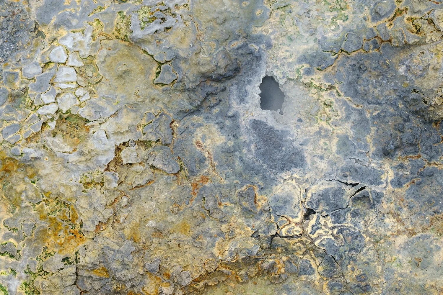 Abstracts in Kerlingarfjöll area, photographed handheld with the Sigma 100-400mm F5-6.3 DG DN OS | Contemporary on the Fujifilm X-T30.
