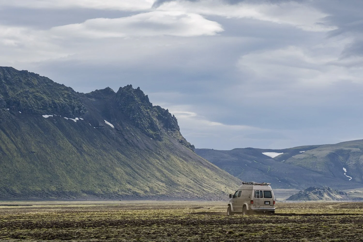 Modified van navigating the Langisjór area, photographed handheld with the Sigma 100-400mm F5-6.3 DG DN OS | Contemporary on the Fujifilm X-T4.