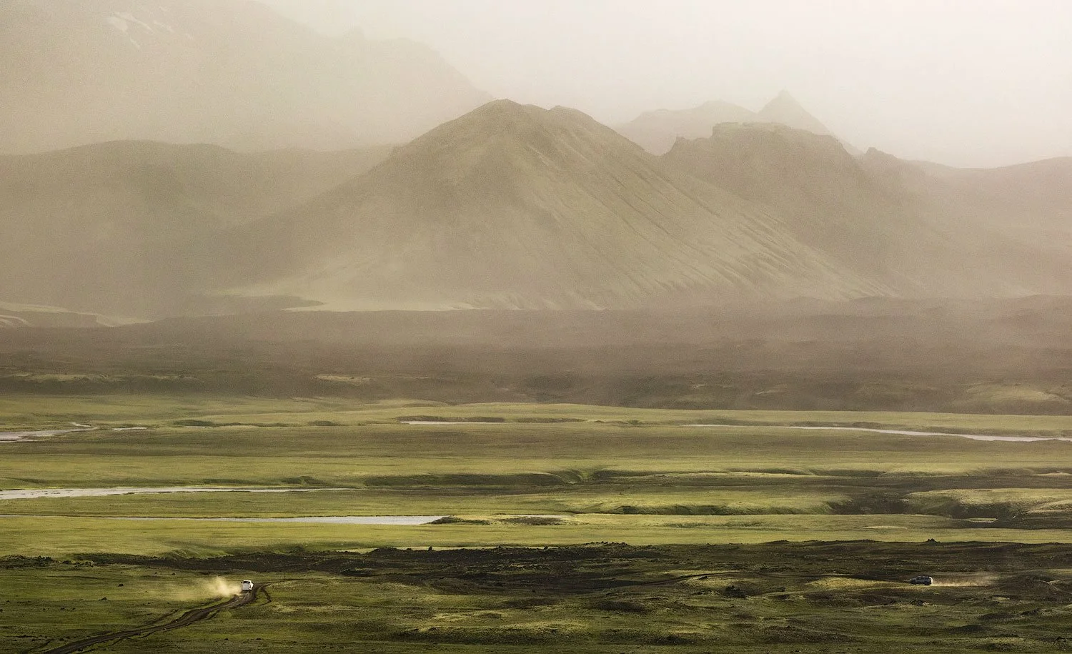 The edited photo of a sandstorm scene captured with the sigma 100-400mm and fujifilm xt4 in the iceland highlands