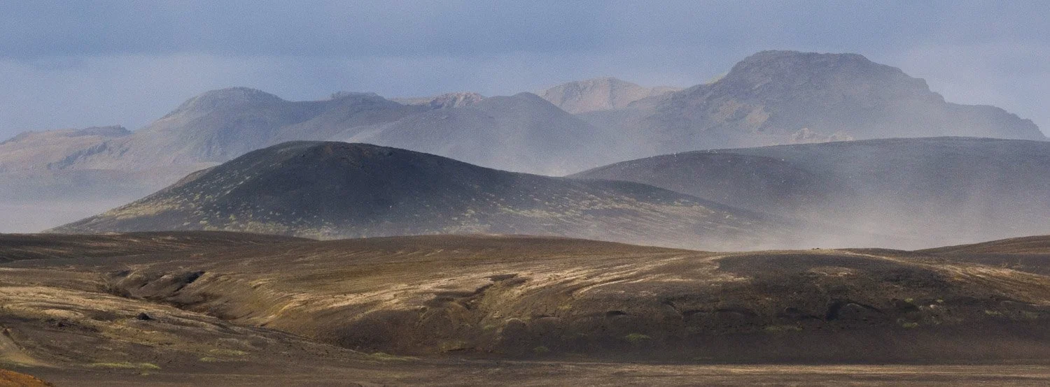 A sand storm in the Landmannalaugar area, photographed handheld with the Sigma 100-400mm F5-6.3 DG DN OS | Contemporary on the Fujifilm X-T4.