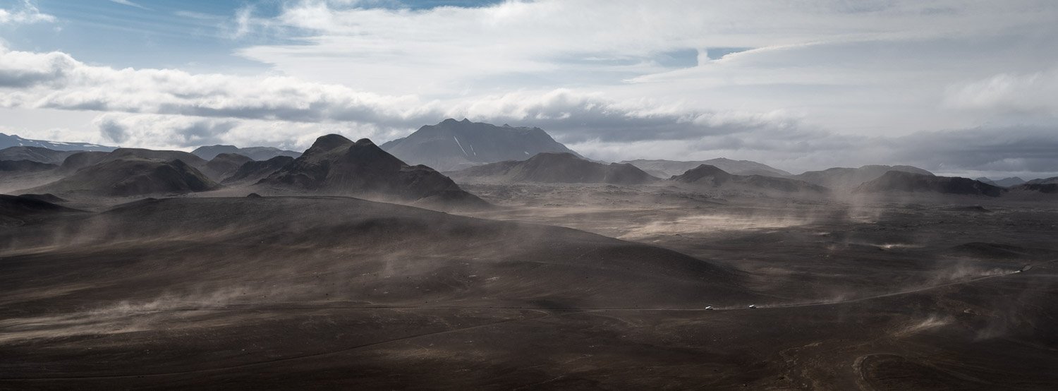 A sand storm in Landmannalaugar of the iceland highlands photographed handheld with the Sigma 10-18mm F2.8 DC DN | Contemporary on the Fujifilm X-T4.