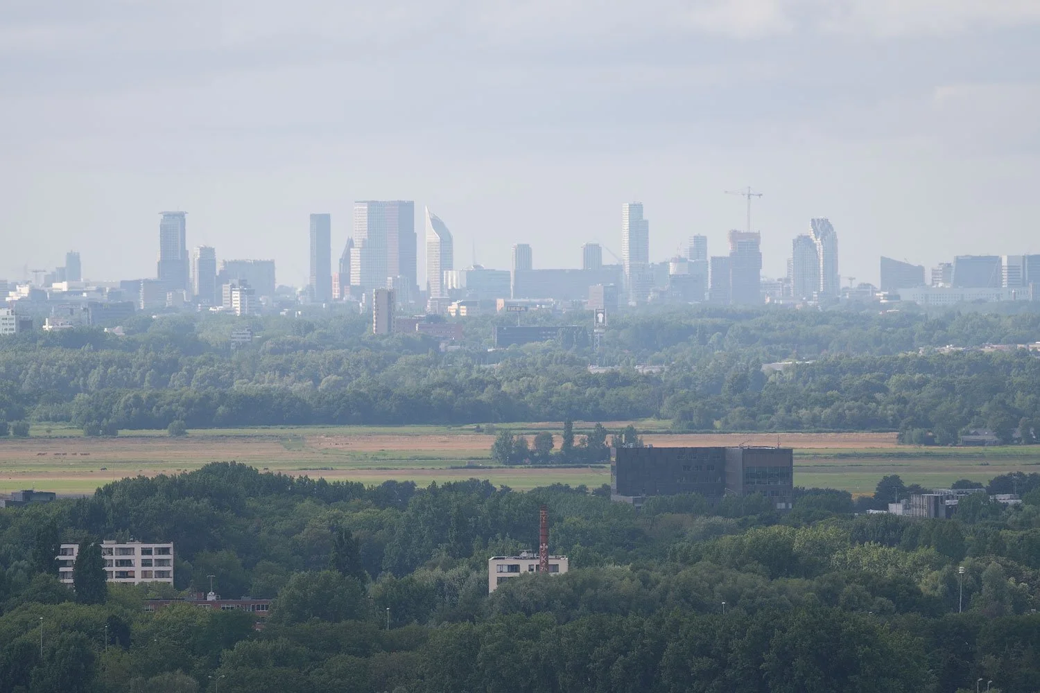 Second consecutive 400mm photograph of the distant IKEA sign, with atmospheric distortion changing the fine details.