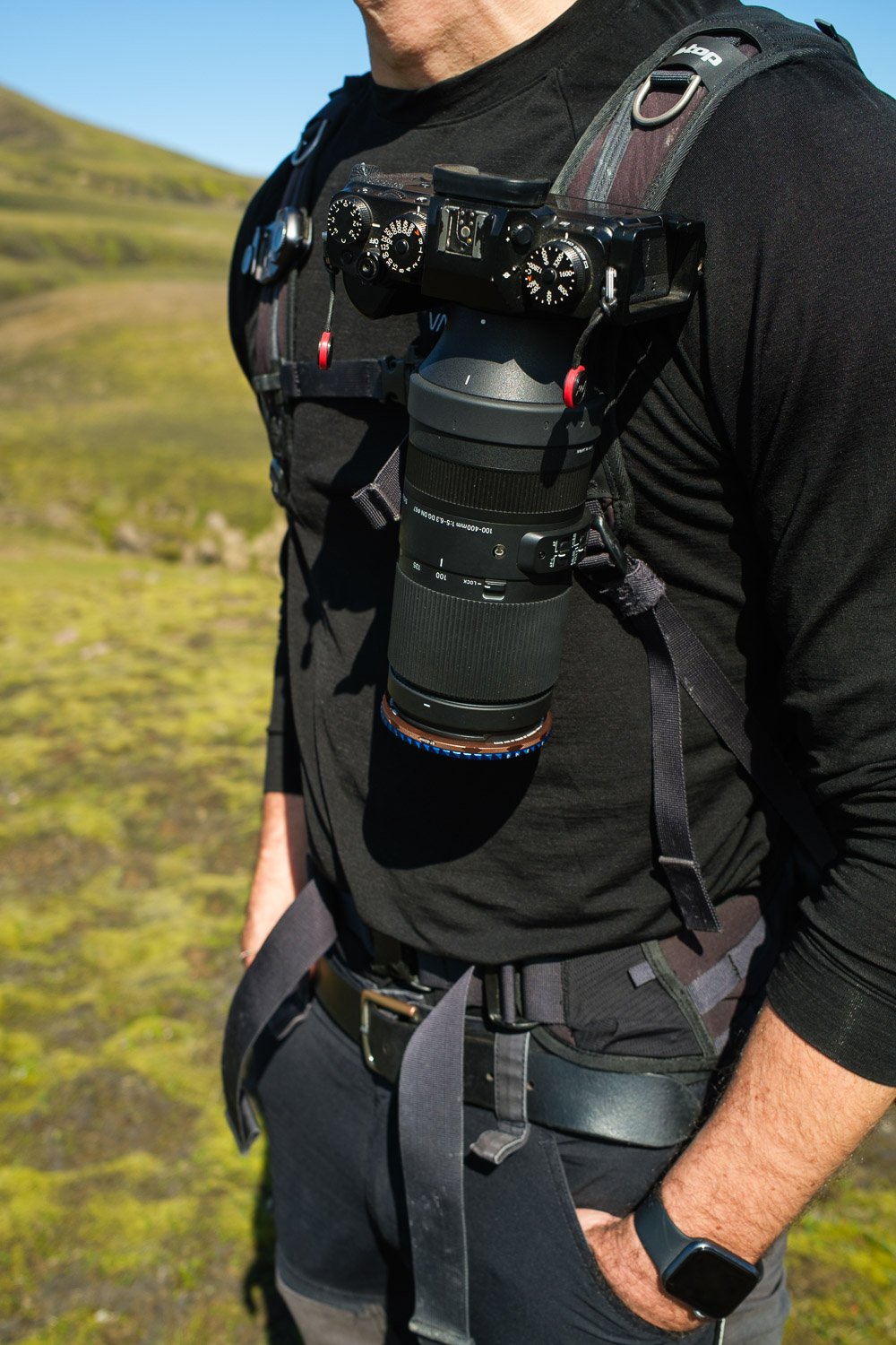 Andrea Livieri with the Sigma 100-400mm contemporary and the Fujifilm X-T4 clipped on a Peak Design Capture Clip