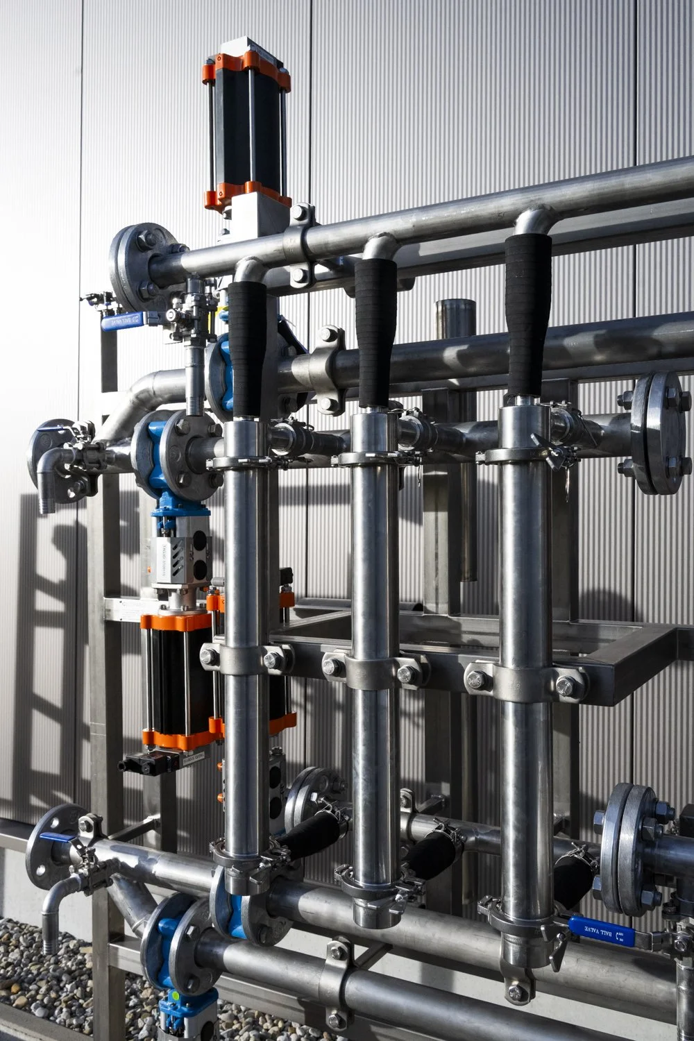 High-efficiency hydrocyclone system for fiber recovery in paper mill operations