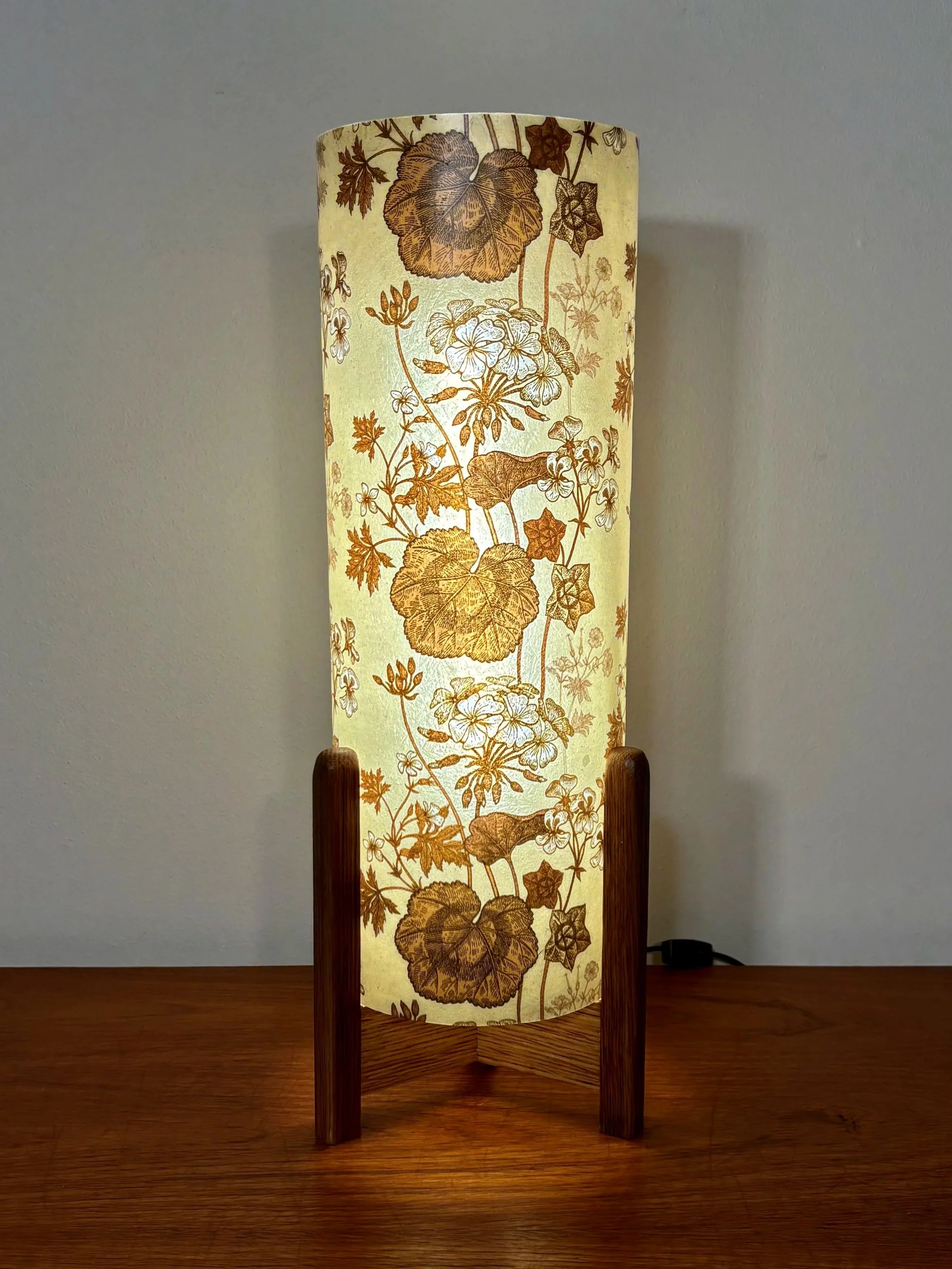Fiberglass Table Lamp "Geranium"