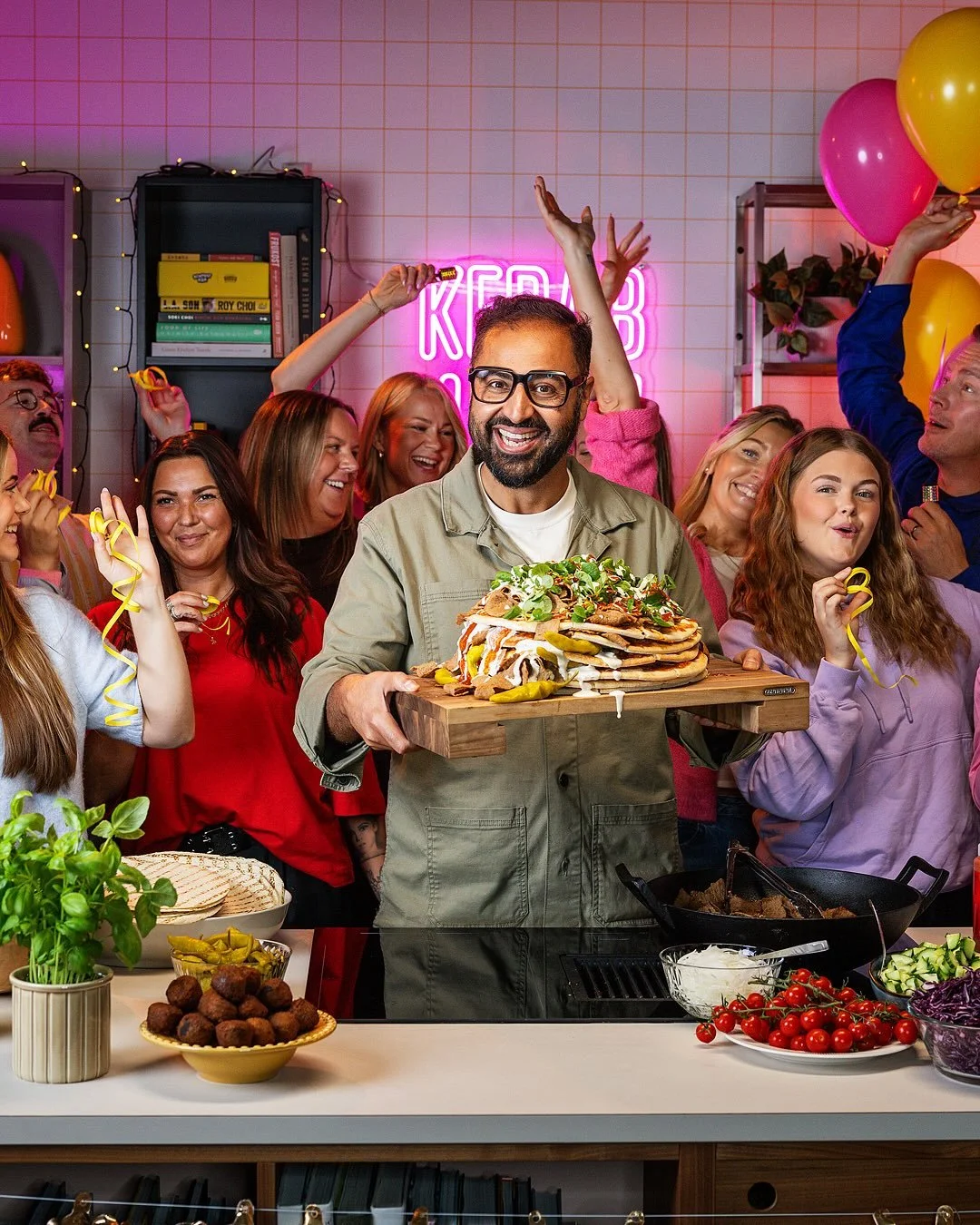 Vau! Odotamme jo innolla kebab-p&auml;iv&auml;&auml;, se oli juhlaa t&auml;ynn&auml; oleva p&auml;iv&auml; 😍🥳 Viikonloppuna sy&ouml;mme taas kebabia!!