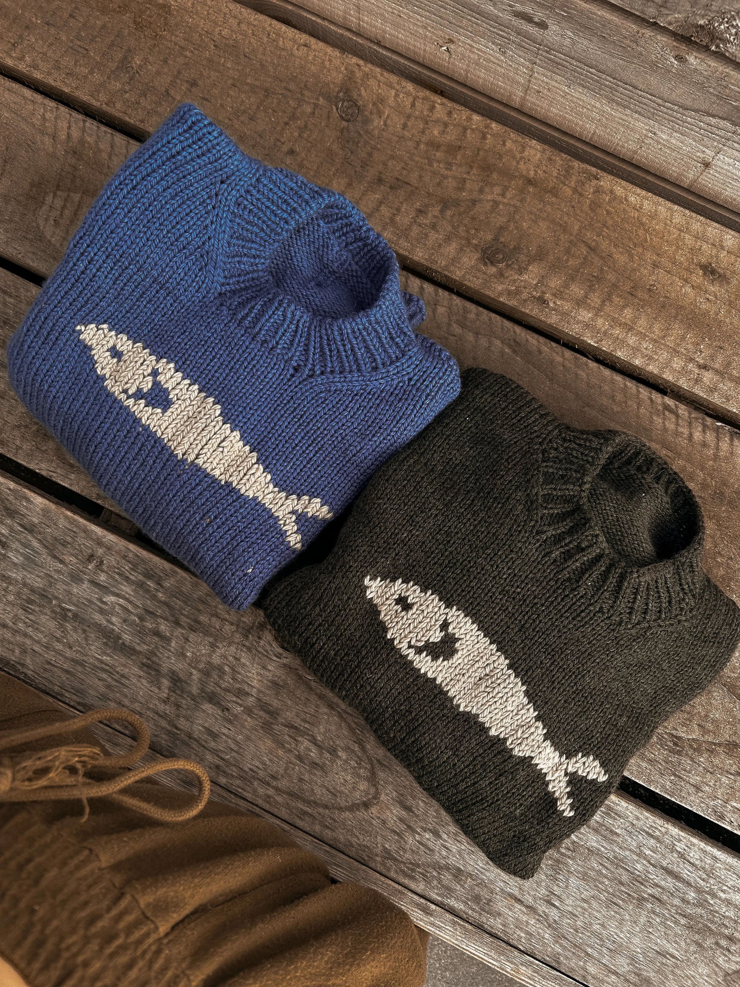 Do i need to make a version of the fish jumper so the fish are facing each other? After trying the fish jumpers on with my sister ive realized maybe i need some modifications to create proper twinning / interactive designs! #handknitting #handknit #w