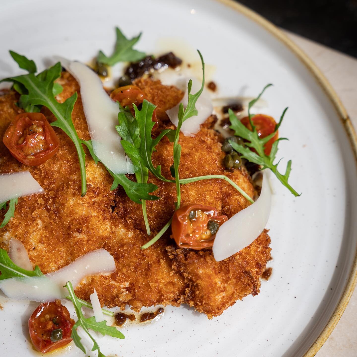 Our chicken Milanese has a deliciously crispy coating and is served with tomato sauce, capers and olives. A traditional Italian dish &amp; the perfect mid-week supper.
.
.
.
.
#TerraModerna #Italianfood #BelsizePark