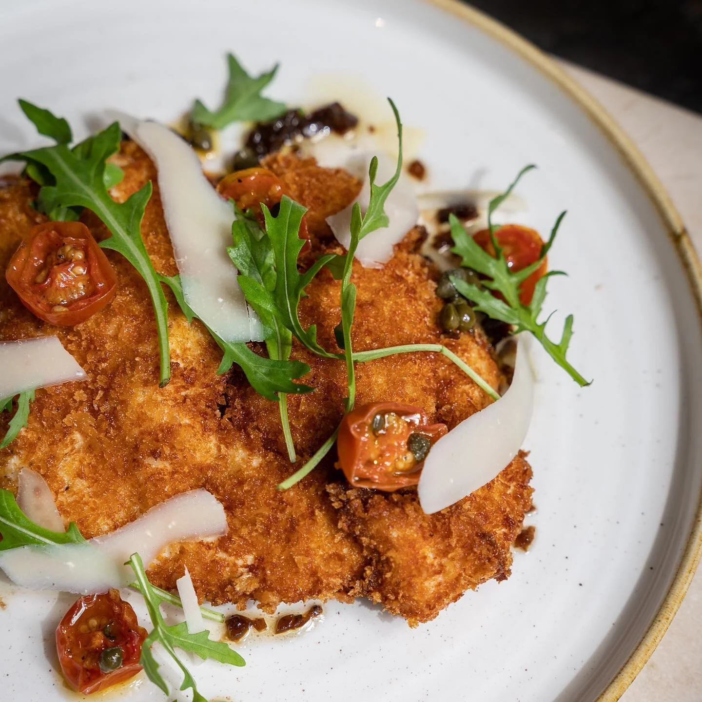 Our chicken Milanese has a deliciously crispy coating and is served with tomato sauce, capers and olives. A traditional Italian dish &amp; the perfect mid-week supper.
.
.
.
.
#TerraModerna #Italianfood #BelsizePark