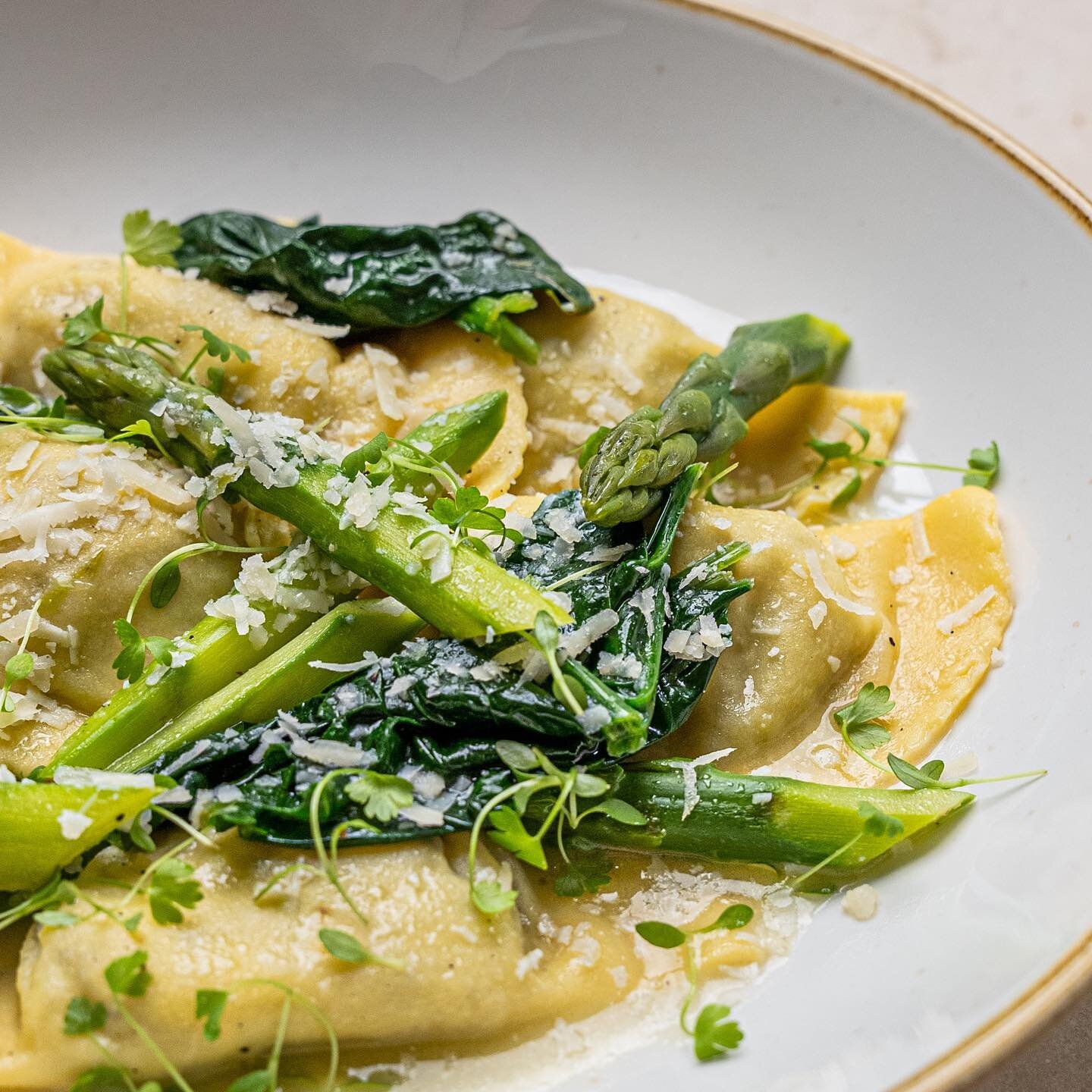 Asparagus, samphire, Jersey Royals, this season is one of the best 🙌🏼 Our chefs have been whipping up some pretty special dishes using the month&rsquo;s best produce for you to enjoy! Book now via bio.
.
.
.
.
#TerraModerna #Pasta #Asparagus #Sprin