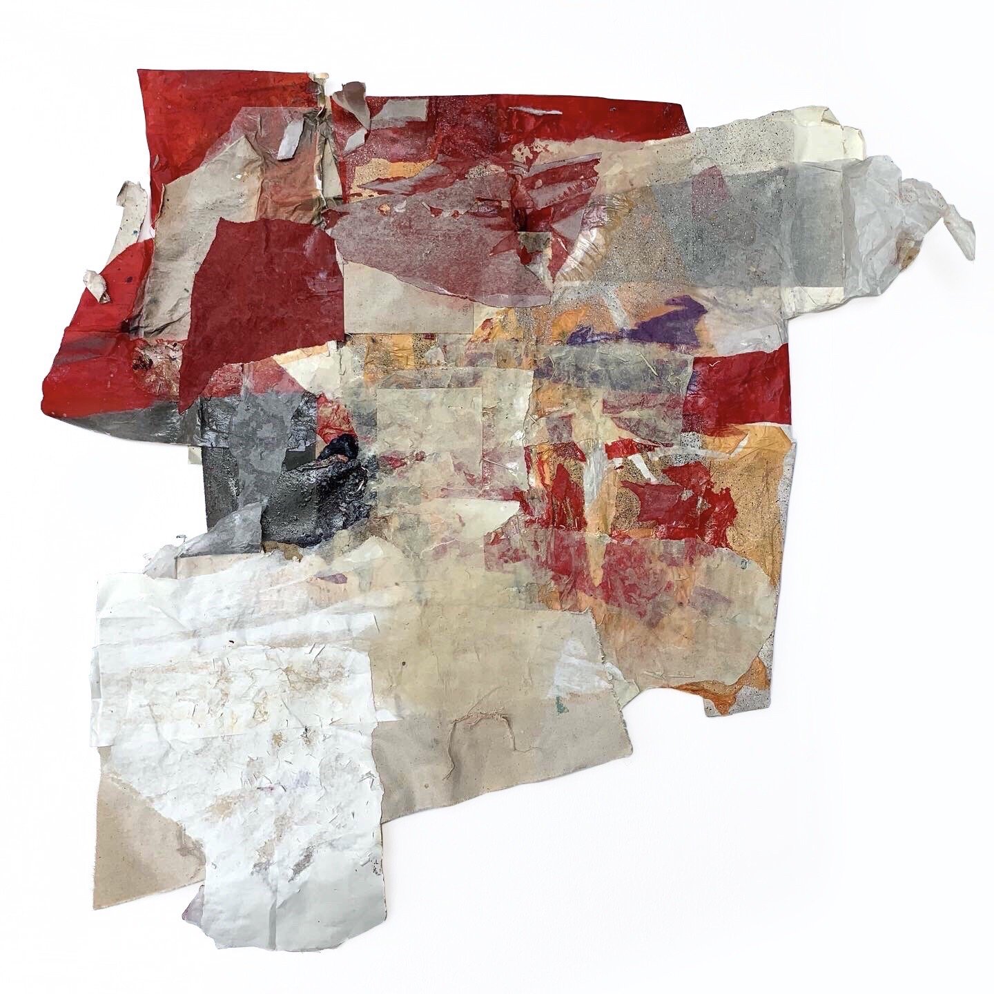 El olor de un invierno en Dubai,
32 x 33 1/2 inches,
Oil, acrylic, spray paint, linseed oil, paper, canvas cutouts, on canvas,
2021