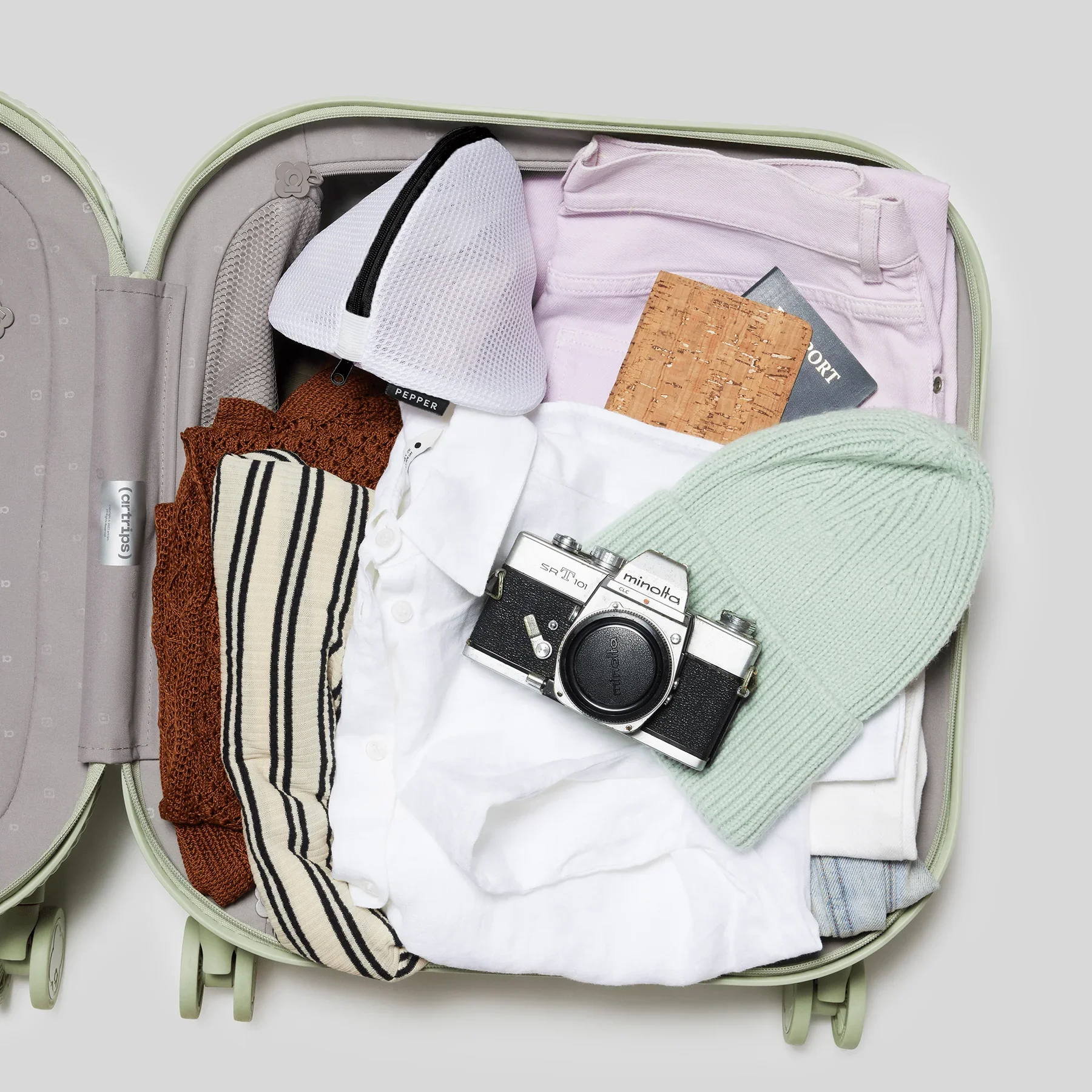 Pepper_Laundry_Bag_Suitcase.webp