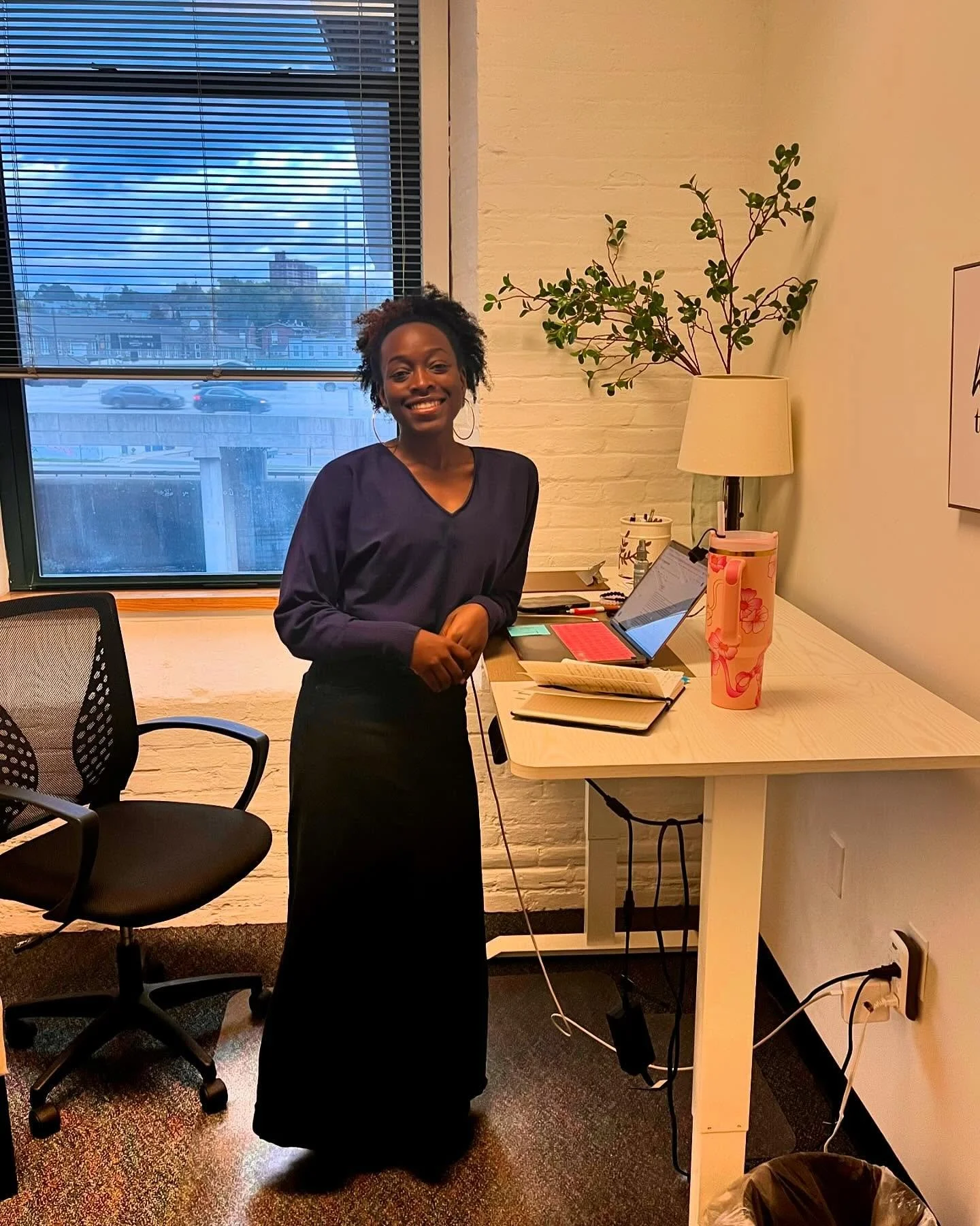 First day at the office and already testing out our  standing desks!! 

Alyssa&rsquo;s schedule is already filling up! 

You can read more about her and her work at Lifespringcounseling.net

#baltimoretherapist #maryland #childtherapist #teentherapis