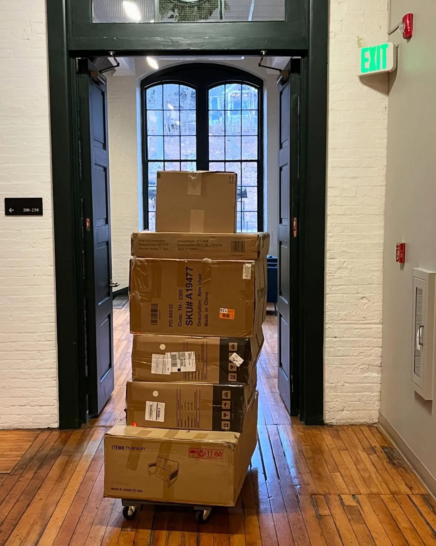 FINALLY!!!

After much waiting and a year-long roller coaster ride we didn&rsquo;t sign up for, moving has begun!! 

Excited for our team and clients to see our new space!!

#movingday #counselingpractice #counselingoffice #baltimoretherapist #baltim