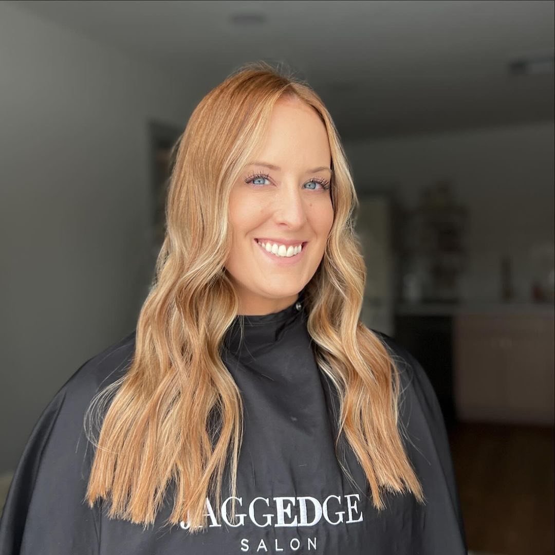 @saurey.styles 😍😍

going from blonde to copper can be scary, but it&rsquo;s probably my favorite trend right now. It is so pretty and could be healthier for your hair 🤩

Copper hair, Rexburg hair, lived in color 
#copperhairrexburg #saloninrexburg