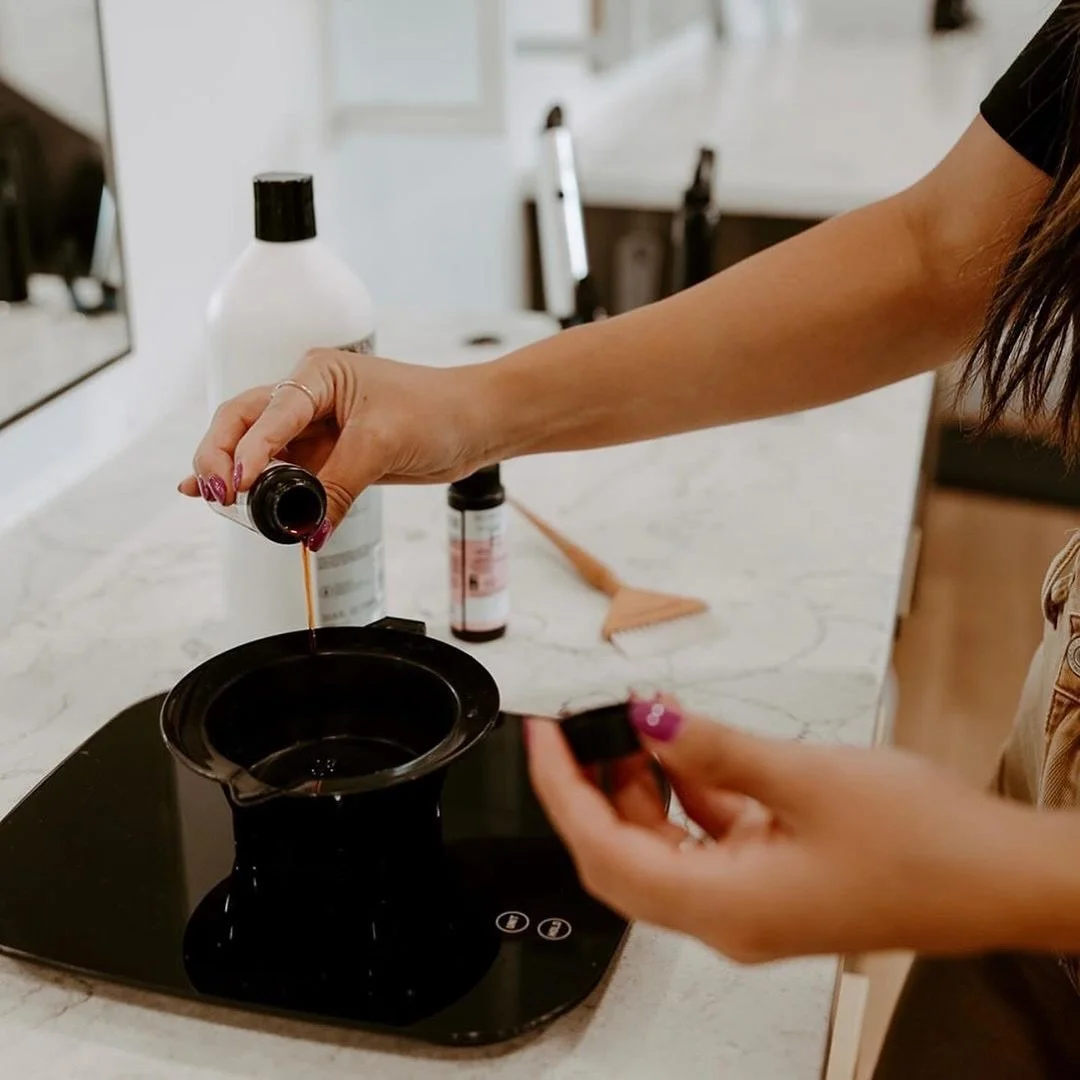 Call it science, call it art &mdash; we just call it 20G 07NW, 20G 07GB, 10G 07V&hellip; the perfect fall bronde formula.

#BespokeBeautyCollective #SmallTownLuxury #RedkenShadesEQ #FallBronde