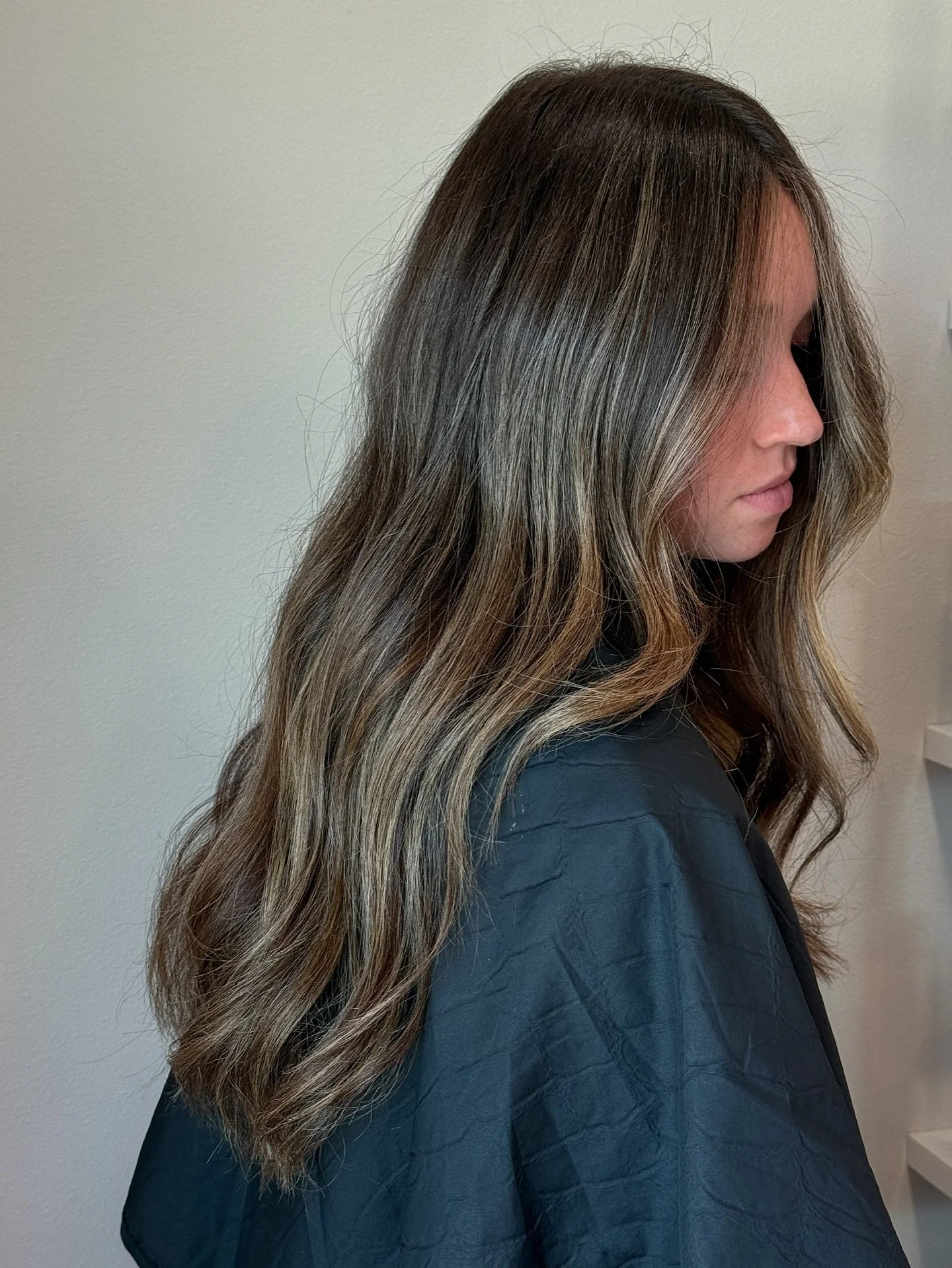 Look at this beautiful hair transformation by @kolorwithkenz_ 

#makeitbespoke #smalltownluxury  #rexburgsalon