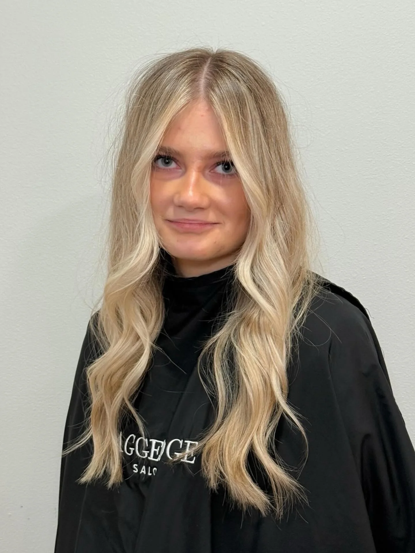 If you&rsquo;re searching for a blonde hair specialist, bright blonde balayage, or a salon that prioritizes hair health while going lighter, you&rsquo;re in the right place. Saving this for your next hair appointment is highly encouraged ✨

📍 Servin