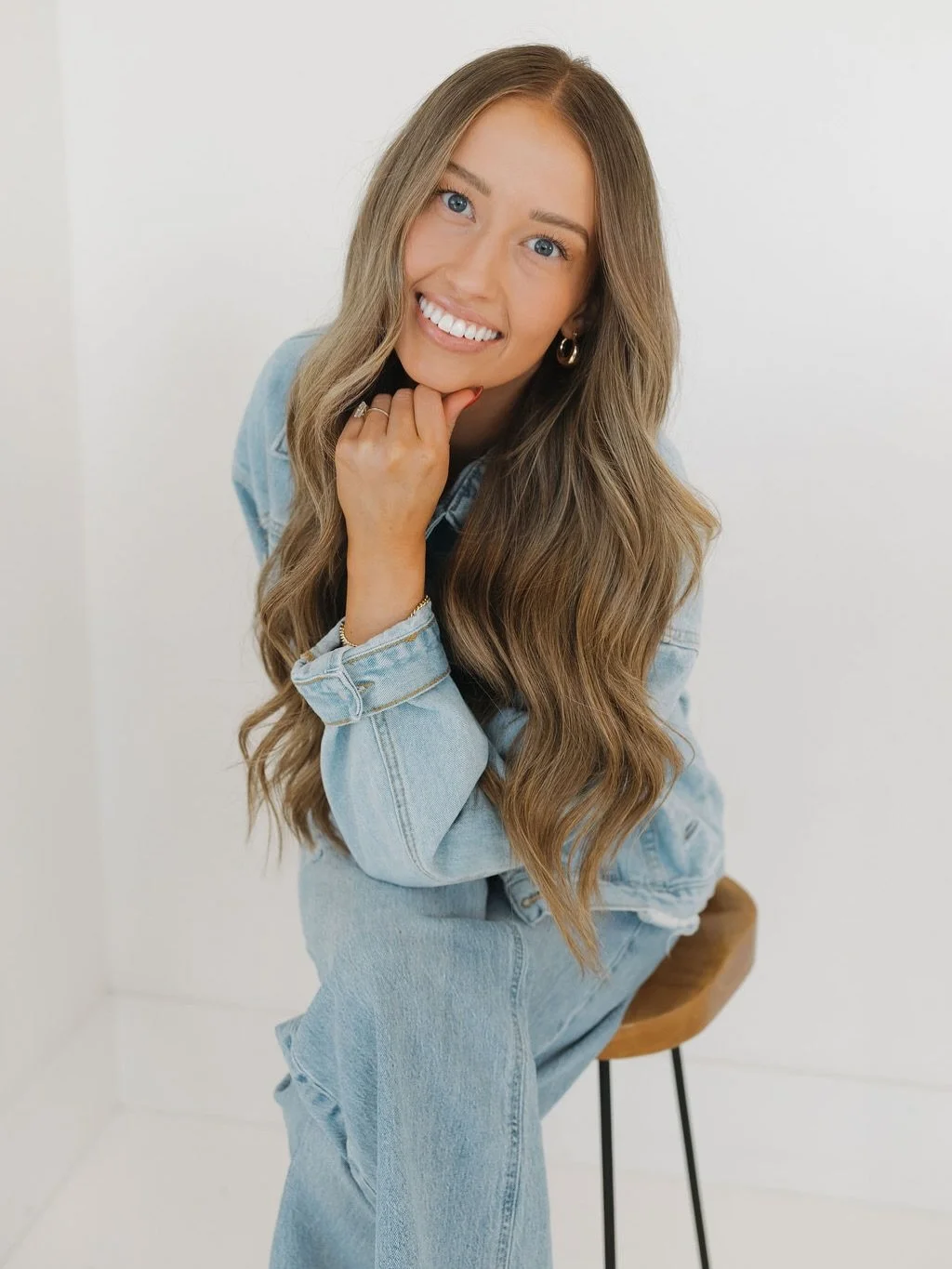 Meet Makenzie Smith, also known as @kolorwithkenz_ 

✨I was born and raised in a tiny Arizona town (yes, smaller than Sugar City.) I love blonding and lived-in color, and my favorite part of this job is helping people feel like their most confident s