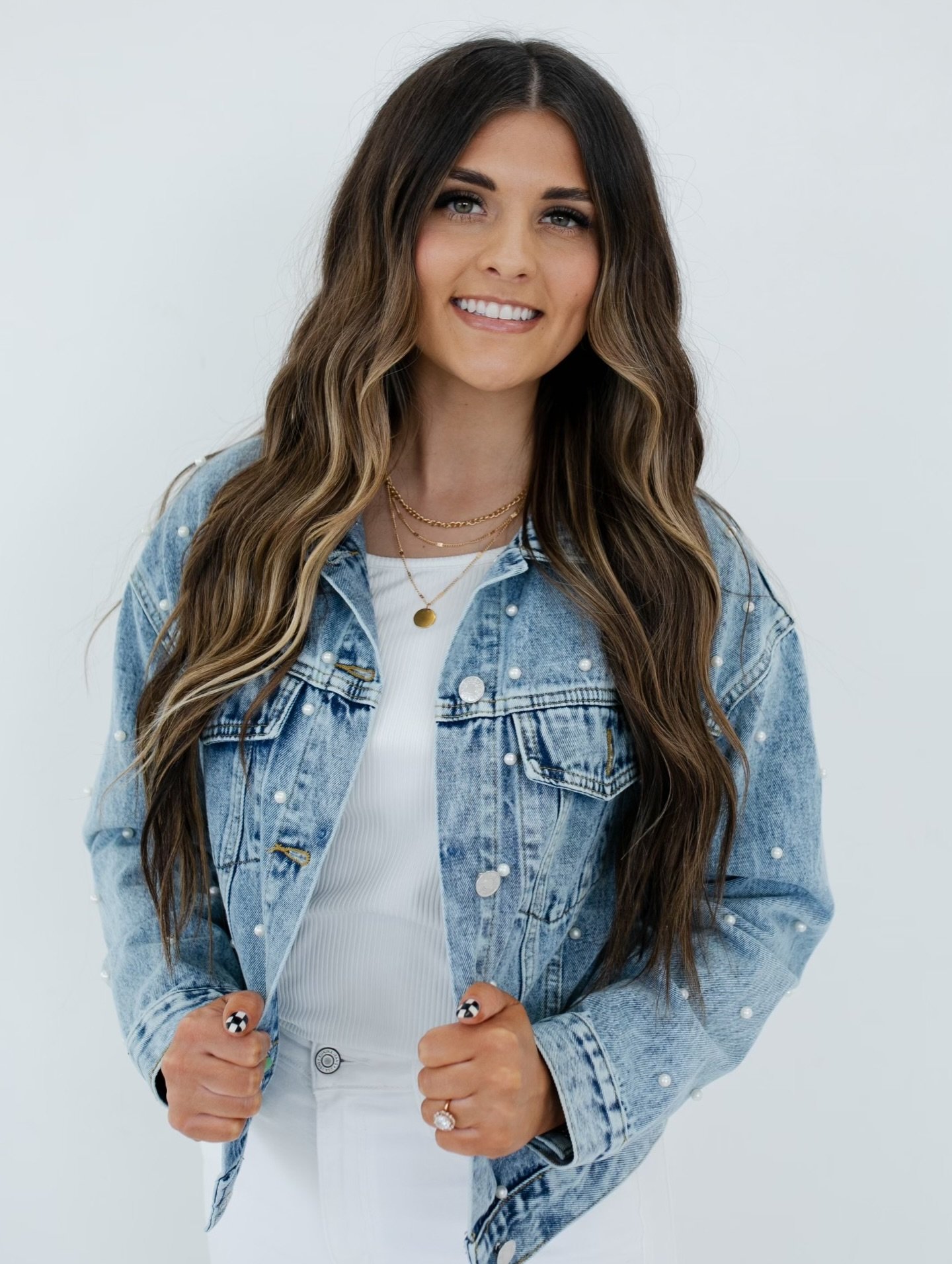 Meet Ciera also known as @saurey.styles ✨

I am from sugar city! Which is so fun because I grew up coming to this salon, and now I get to work here! It really is a full circle moment for me. 😊 

I specialize in lived in colors, brunettes, and extens