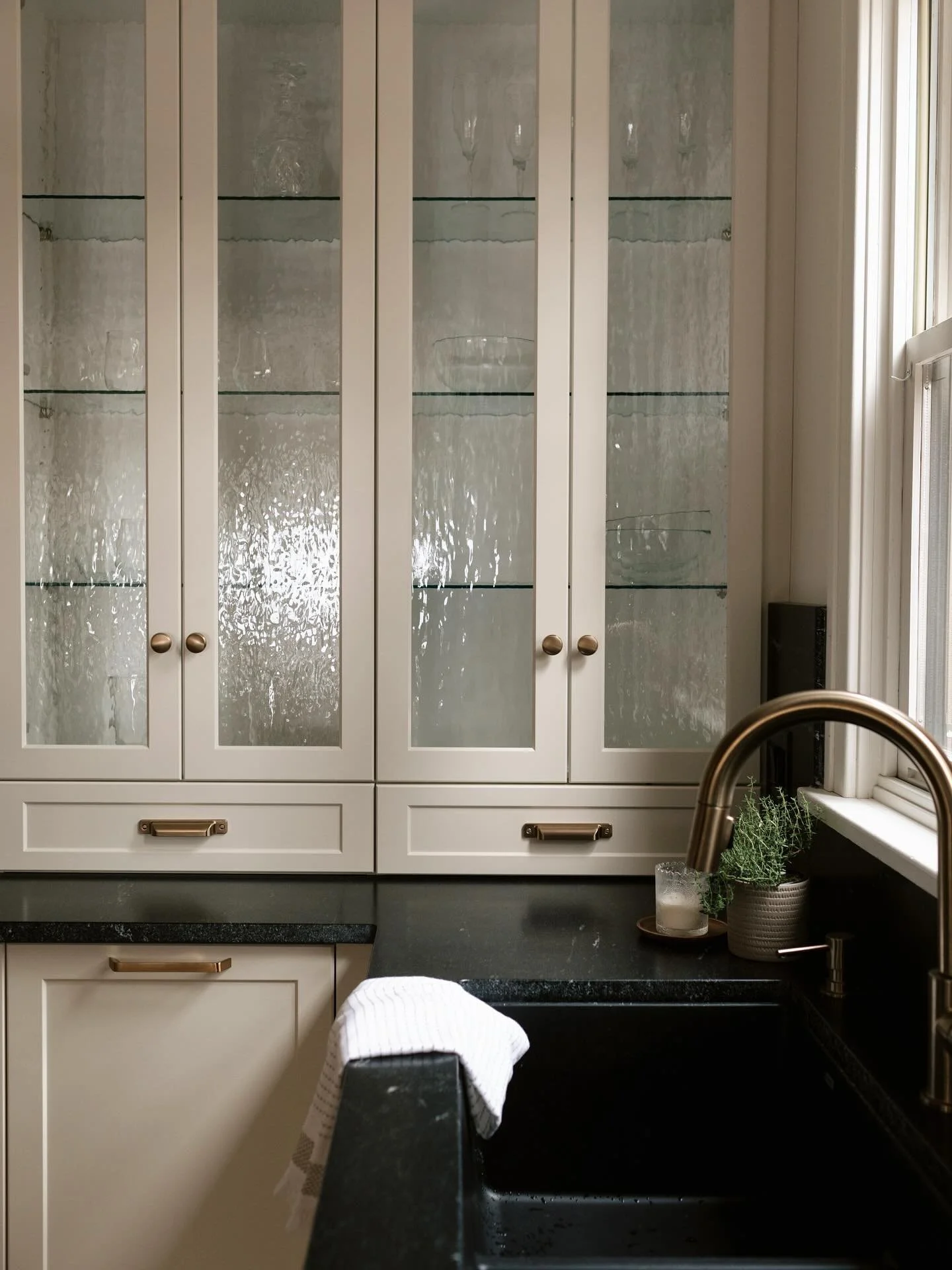 A few lovely details from #MED_garneau, a mix of old and new.

Going to throw it back to all our favourite projects this month because a. Why not? And b. Most of our projects are now in the construction phase!