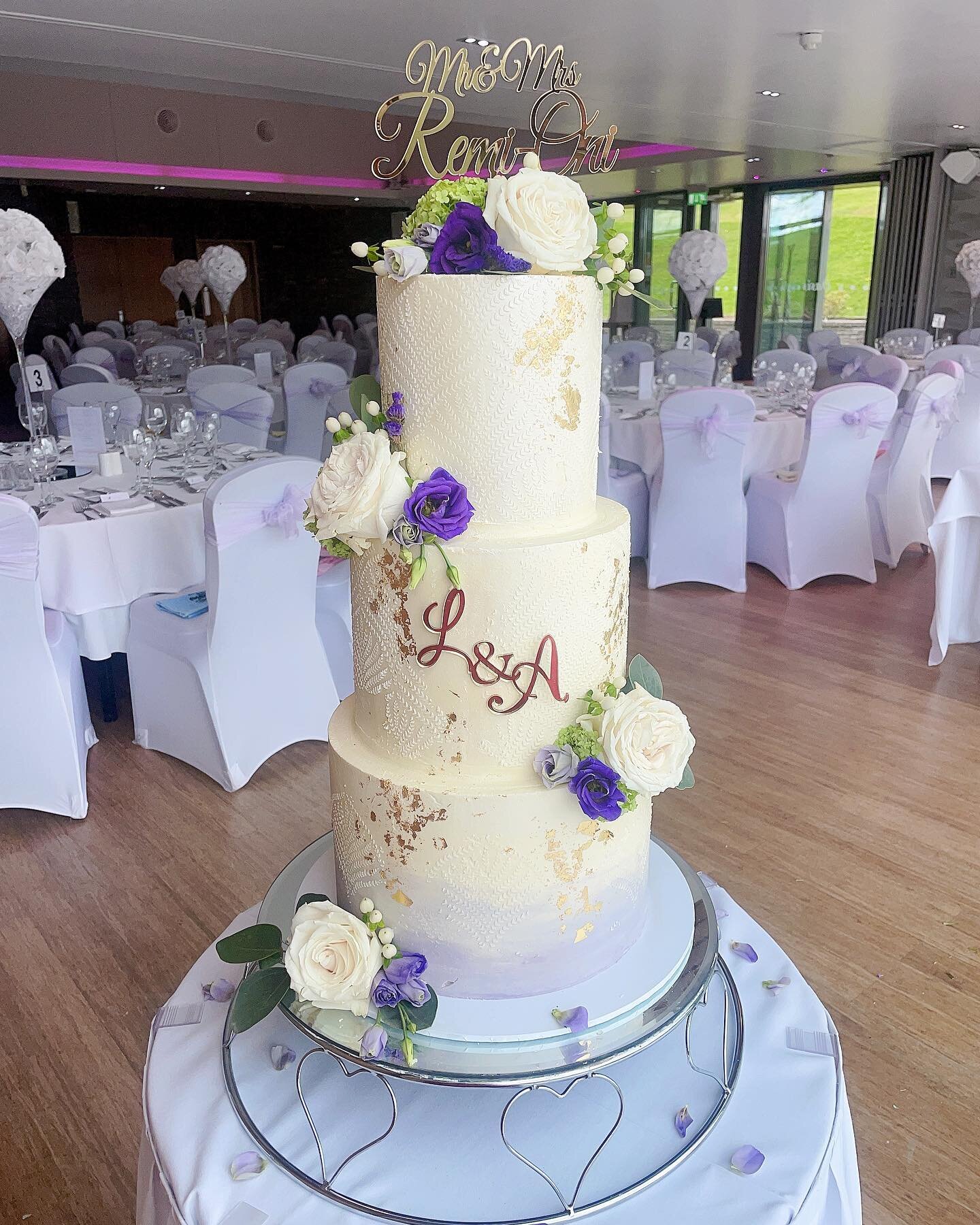 For 💜 Amanda and Lanre 💜 Buttercream frosted vanilla and red velvet cakes, with lilac and purple detailing and fresh floral decor. Loved making this and love the pop of colour to coordinate with the venue. Congratulations A&amp;L!! #weddingcake #we