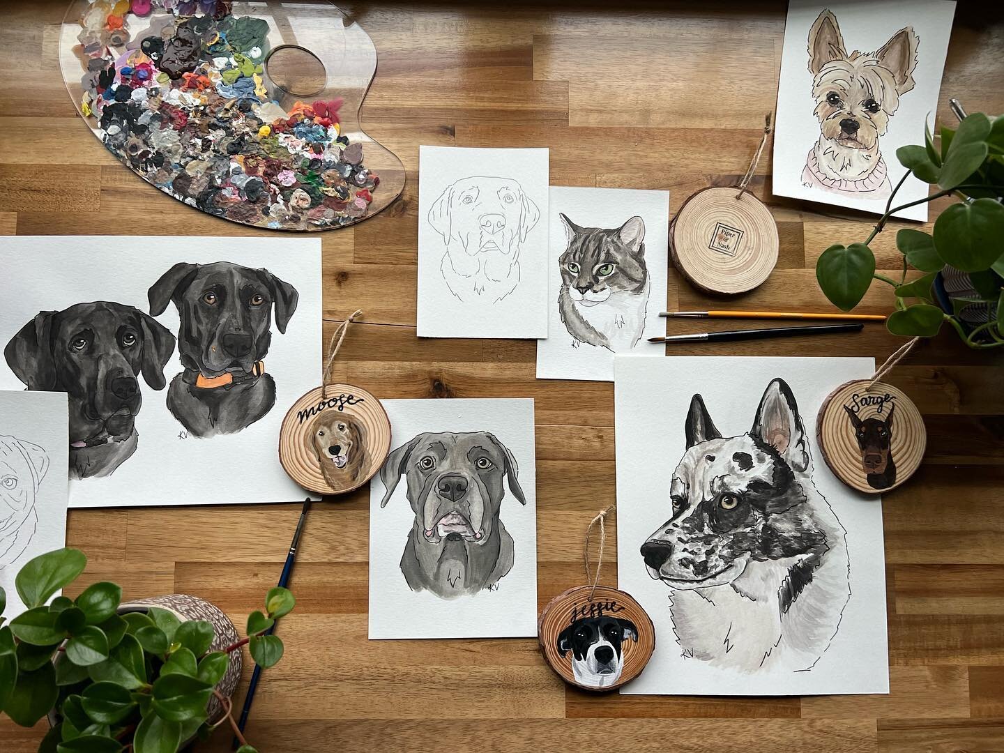 Christmas season is always busy season for me! This was just the top of the pile of portraits that I have for lined up for Christmas😅 
.
.
Unfortunately my window is closed for new orders. All orders after 12/10 (unless I have already talked to you 