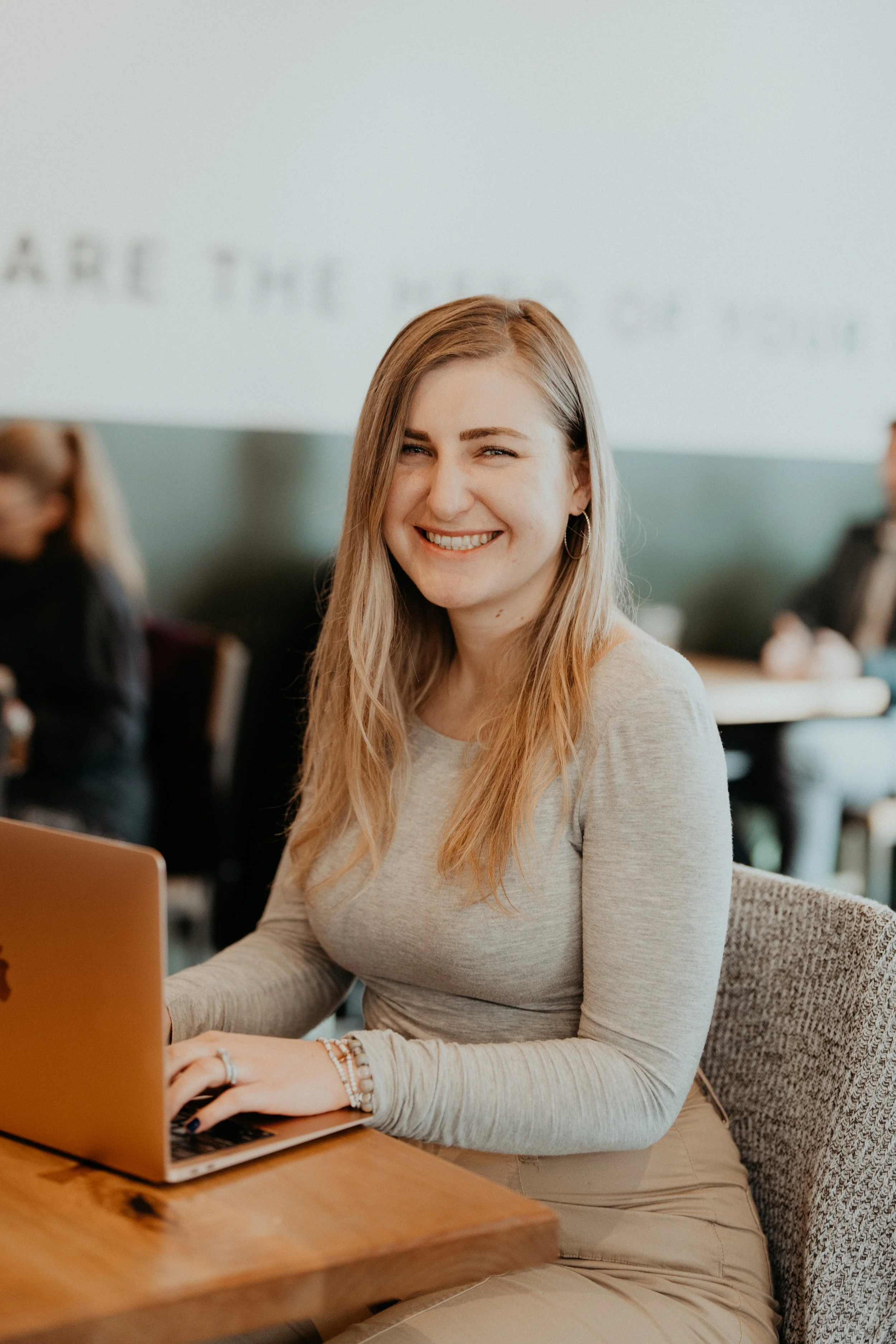 Professional wedding speech writer helping clients write maid of honor speeches