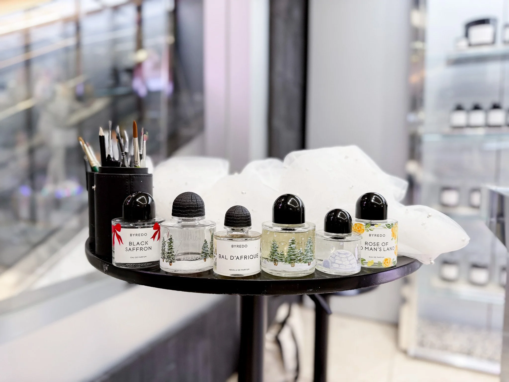 byredo-fragrance-perfume-bottle-painting-customized-gift-idea-for-her-him-westfield-valley-fair-mall-santa-clara-bay-area-live-event-artist-brand-activation-setup.jpg