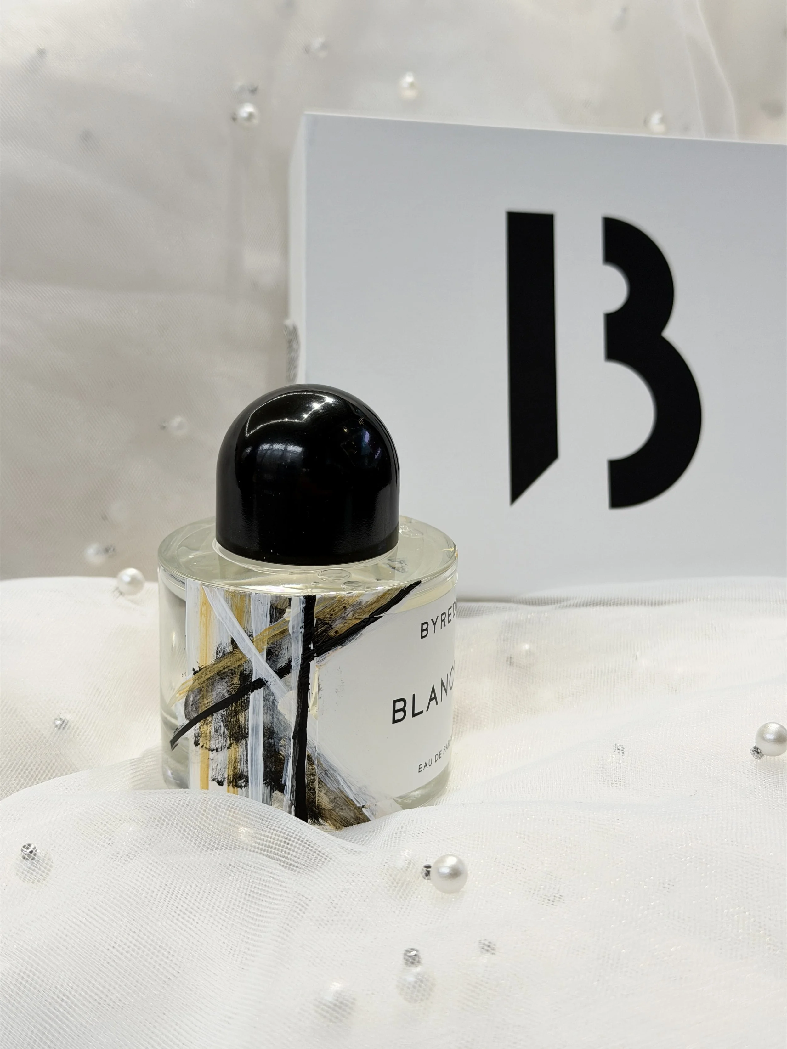 byredo-fragrance-perfume-blanche-bottle-painting-customized-unique-gift-idea-for-her-mom-girlfriend-wife-him-husband-dad-boyfriend-abstract-black-white-gold-westfield-valley-fair-mall-santa-clara-bay-area-live-event-artist.jpg