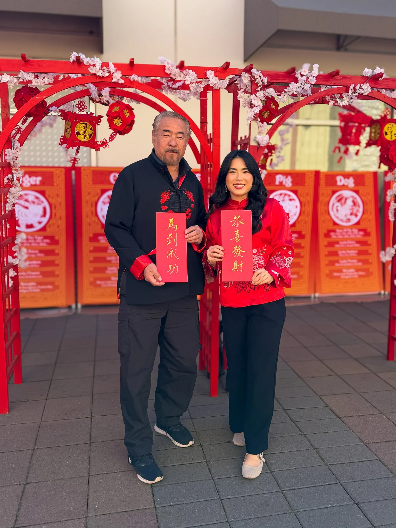 lunar-new-year-chinese-brush-calligraphy-activation-simon-malls-livermore-premium-outlets-san-francisco-bay-area-event-cultural-gifting-aapi-celebration-inkscripted-byron-cathy-luck-charms.jpg