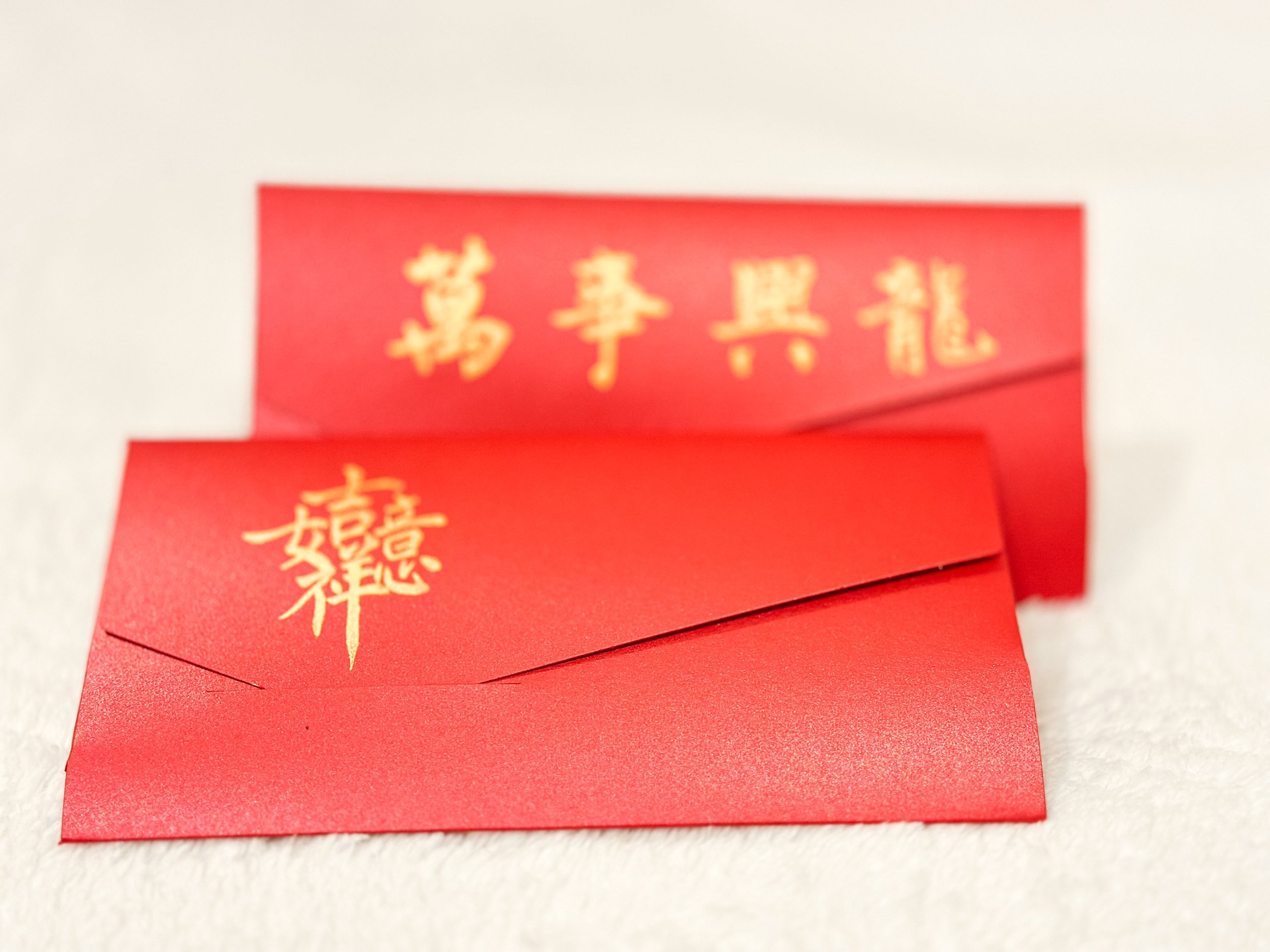inkscripted-studios-san-francisco-bay-area-chinese-calligraphy-calligrapher-red-envelopes-good-luck-gold-ink.jpg