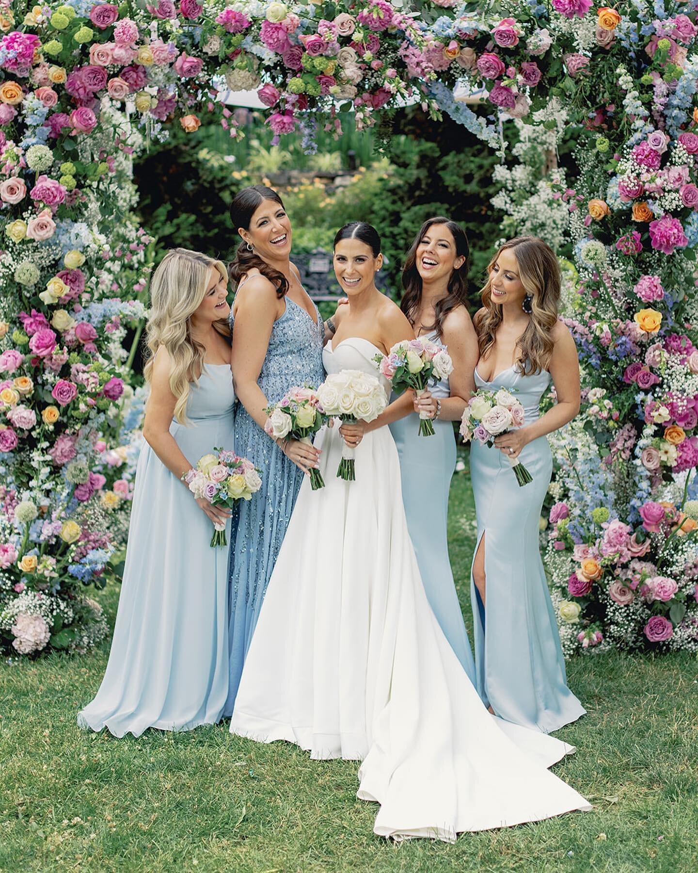 Margaux &amp; Ryan 🤍

Bride: @mstreepxo 
Photos: @alexandriavigliottiweddings 
Makeup: @houseofluciano 
Hair: @stylesonb 
Florals: @melarosafloraldesigns