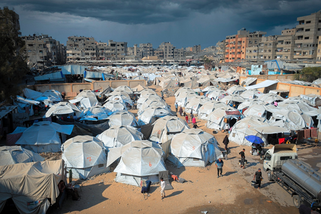 Displace people in Gaza