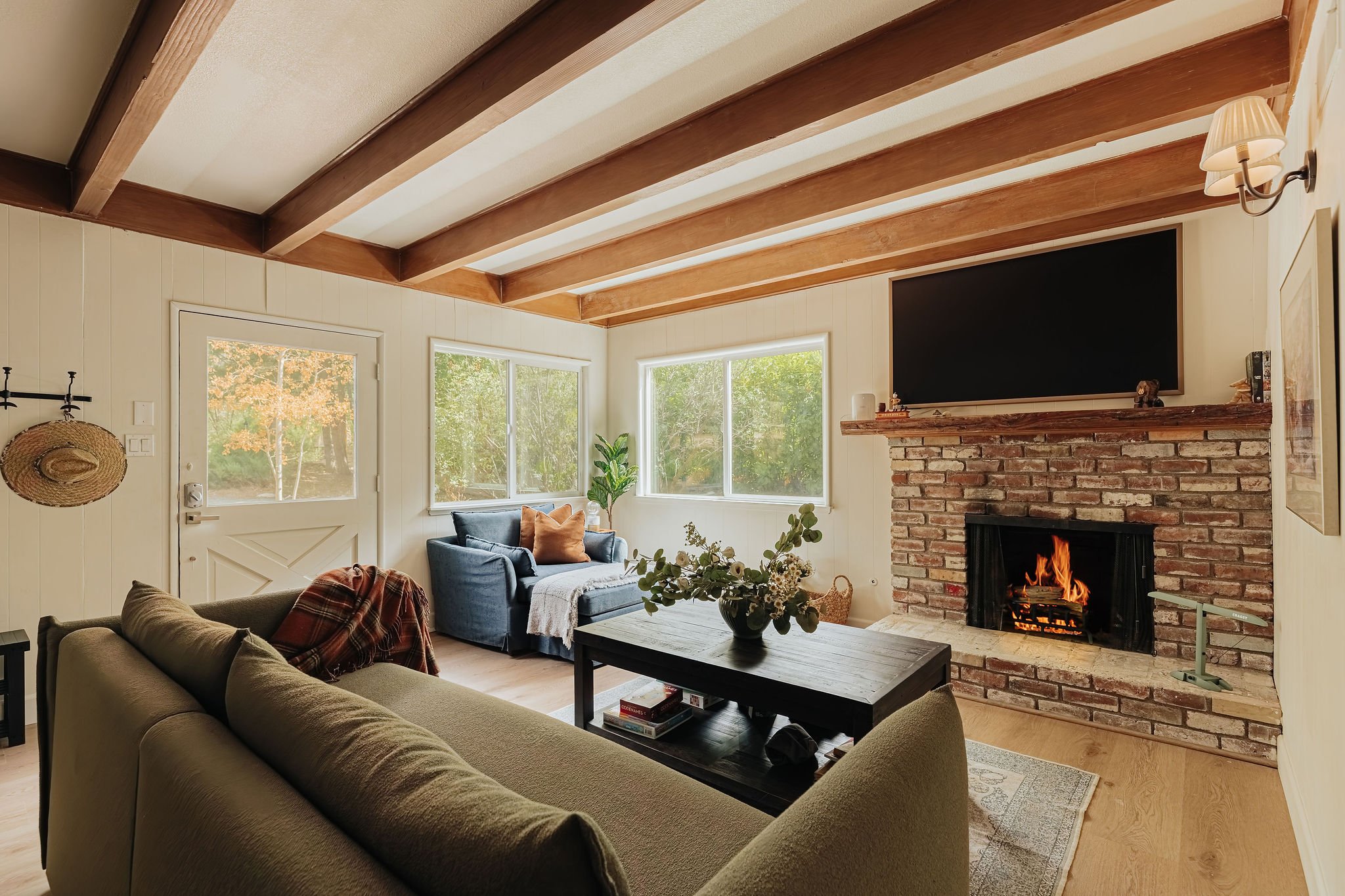 Gianna_Christina_Photo_Golden_Rule_Ln_Lake_Arrowhead_Airbnb--7.jpg