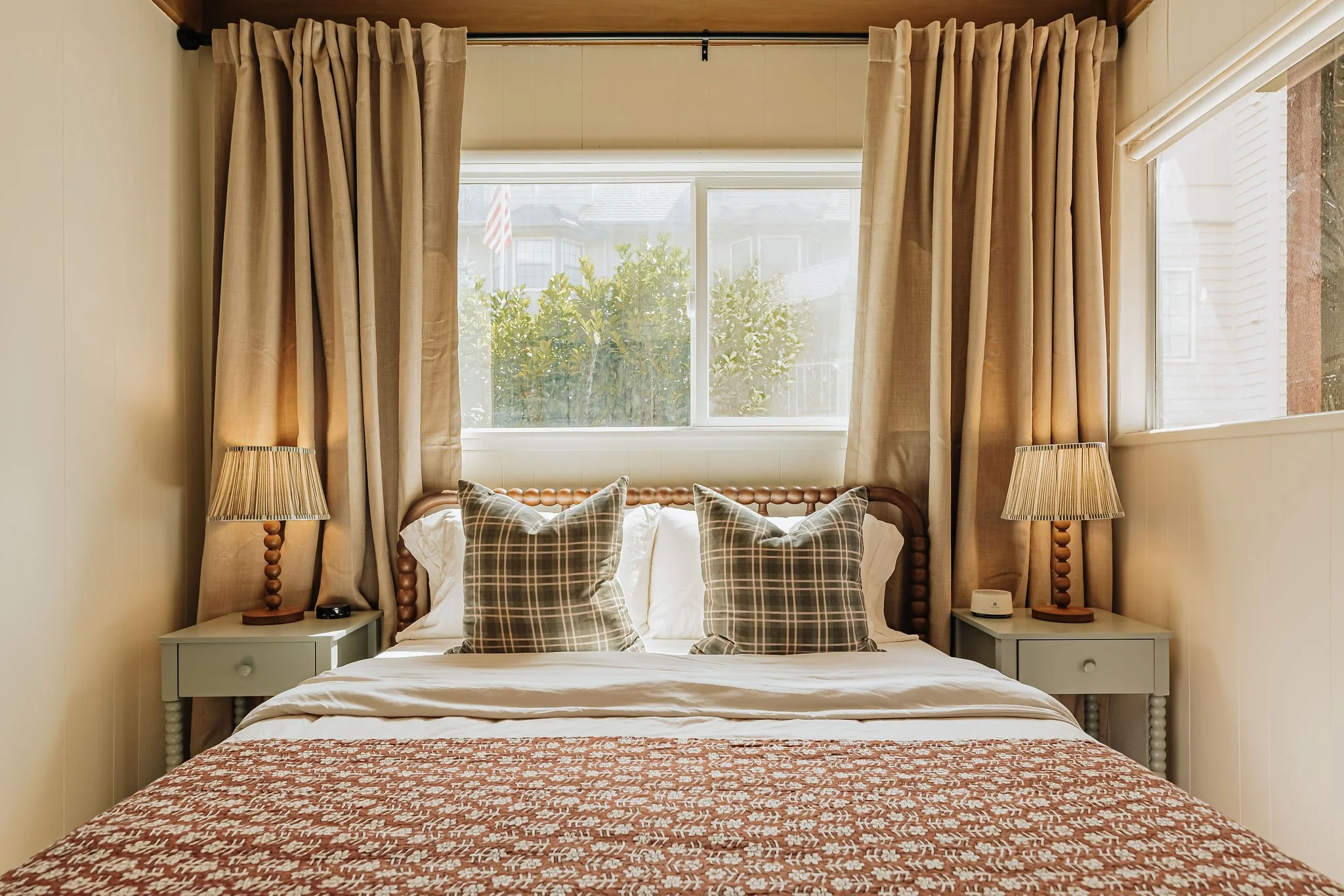 Gianna_Christina_Photo_Golden_Rule_Ln_Lake_Arrowhead_Airbnb--2.jpg