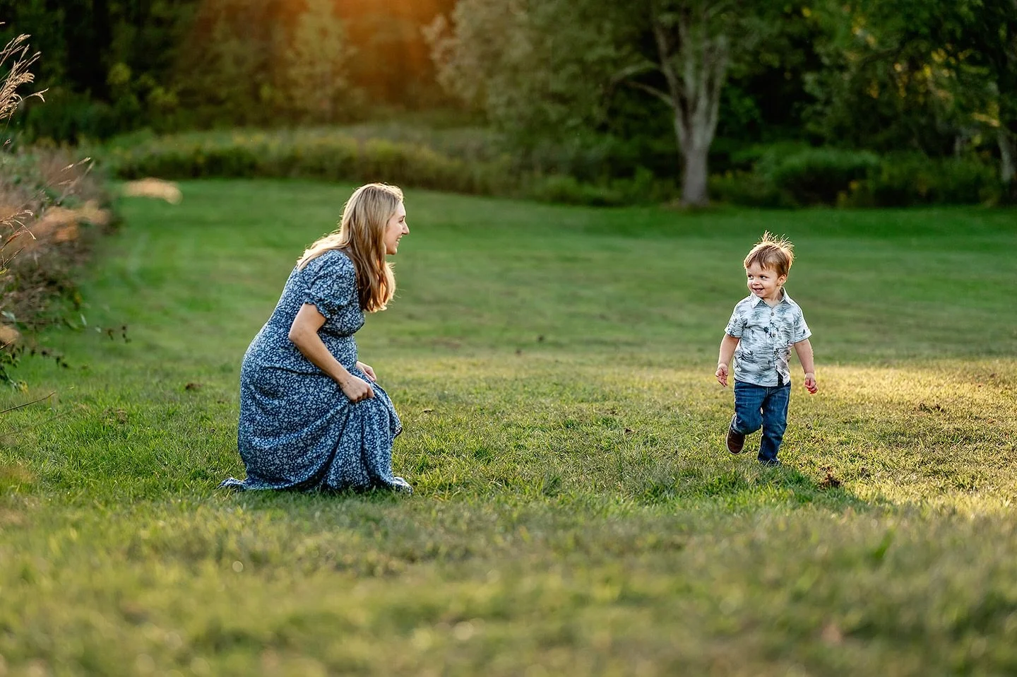 Zoom in to see that face you make when you&rsquo;re up to no good ☺️

#ctfamilyphotographer #connecticutphotographer #familyphotos #maternity #hartfordcounty #ctkids #ctmoms